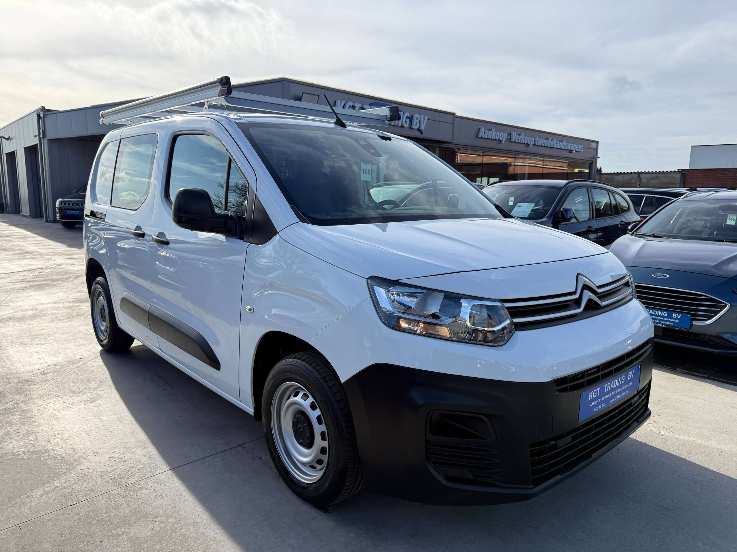 d6518dbd-b388-459b-8179-37c0391bc8c03-citroen-berlingo-1-2i-110pk-dakrek-bluetooth-dab-parkeersensoren.jpg