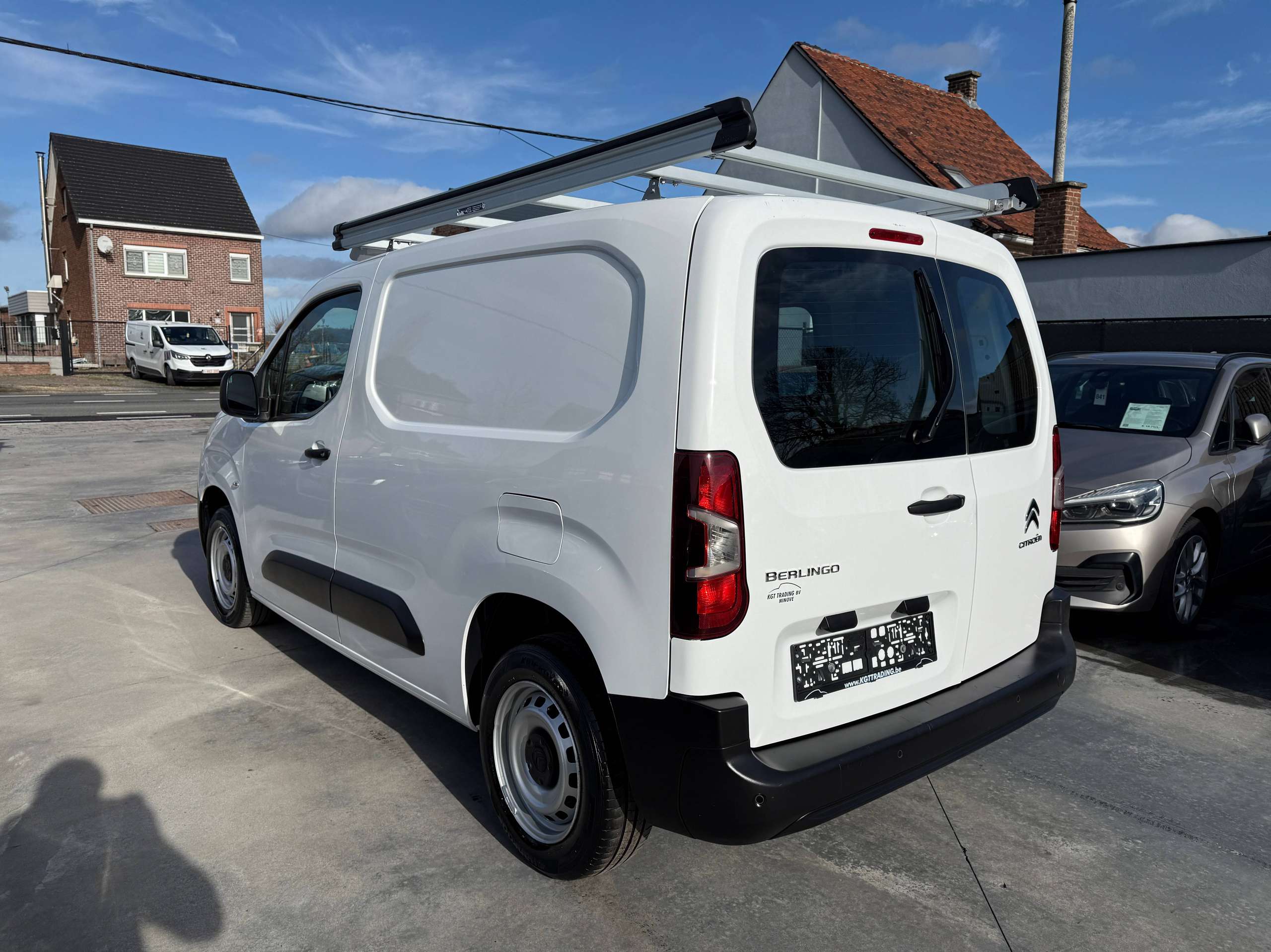 d6518dbd-b388-459b-8179-37c0391bc8c07-citroen-berlingo-1-2i-110pk-dakrek-bluetooth-dab-parkeersensoren.jpg