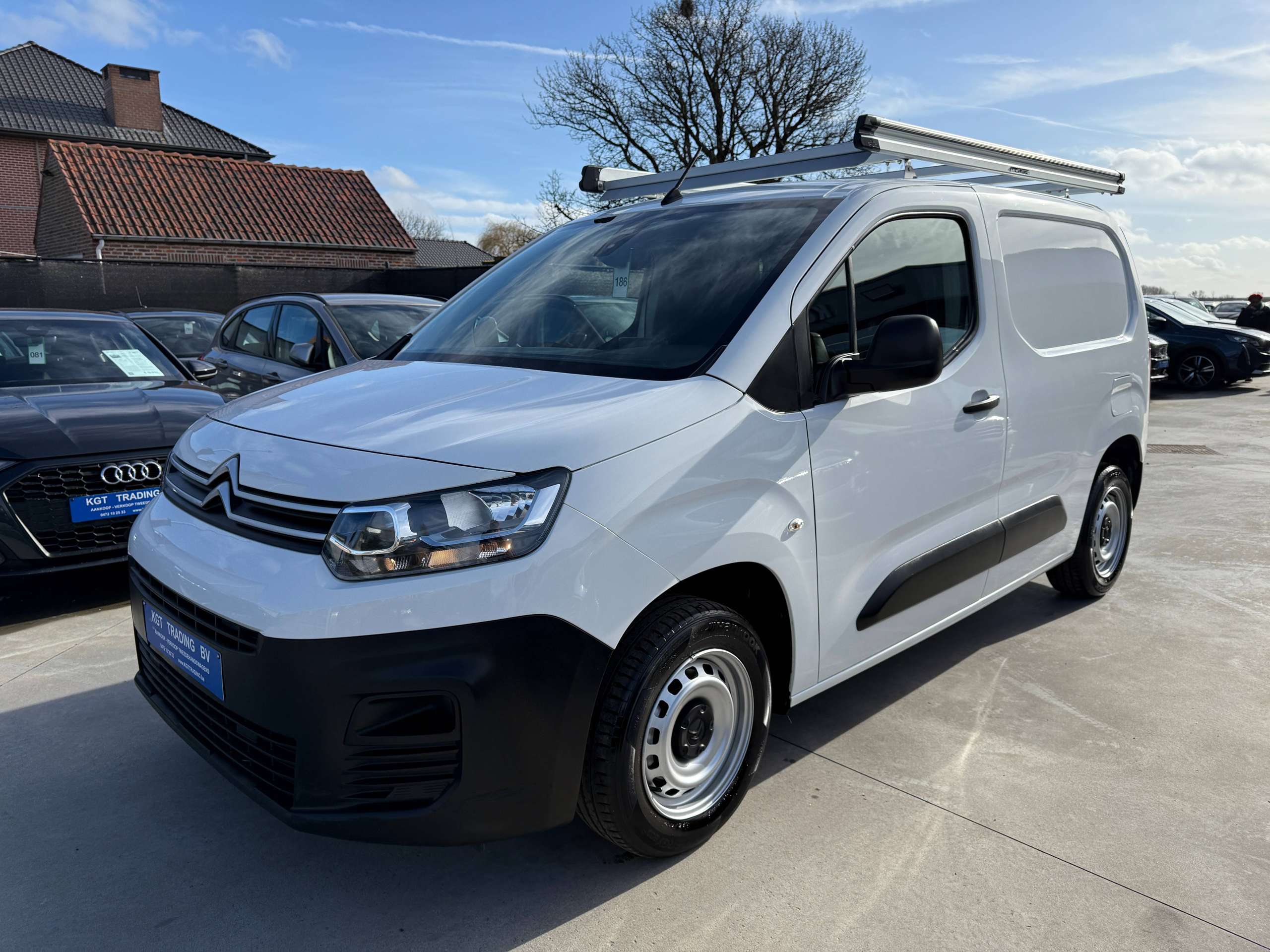 d6518dbd-b388-459b-8179-37c0391bc8c09-citroen-berlingo-1-2i-110pk-dakrek-bluetooth-dab-parkeersensoren.jpg