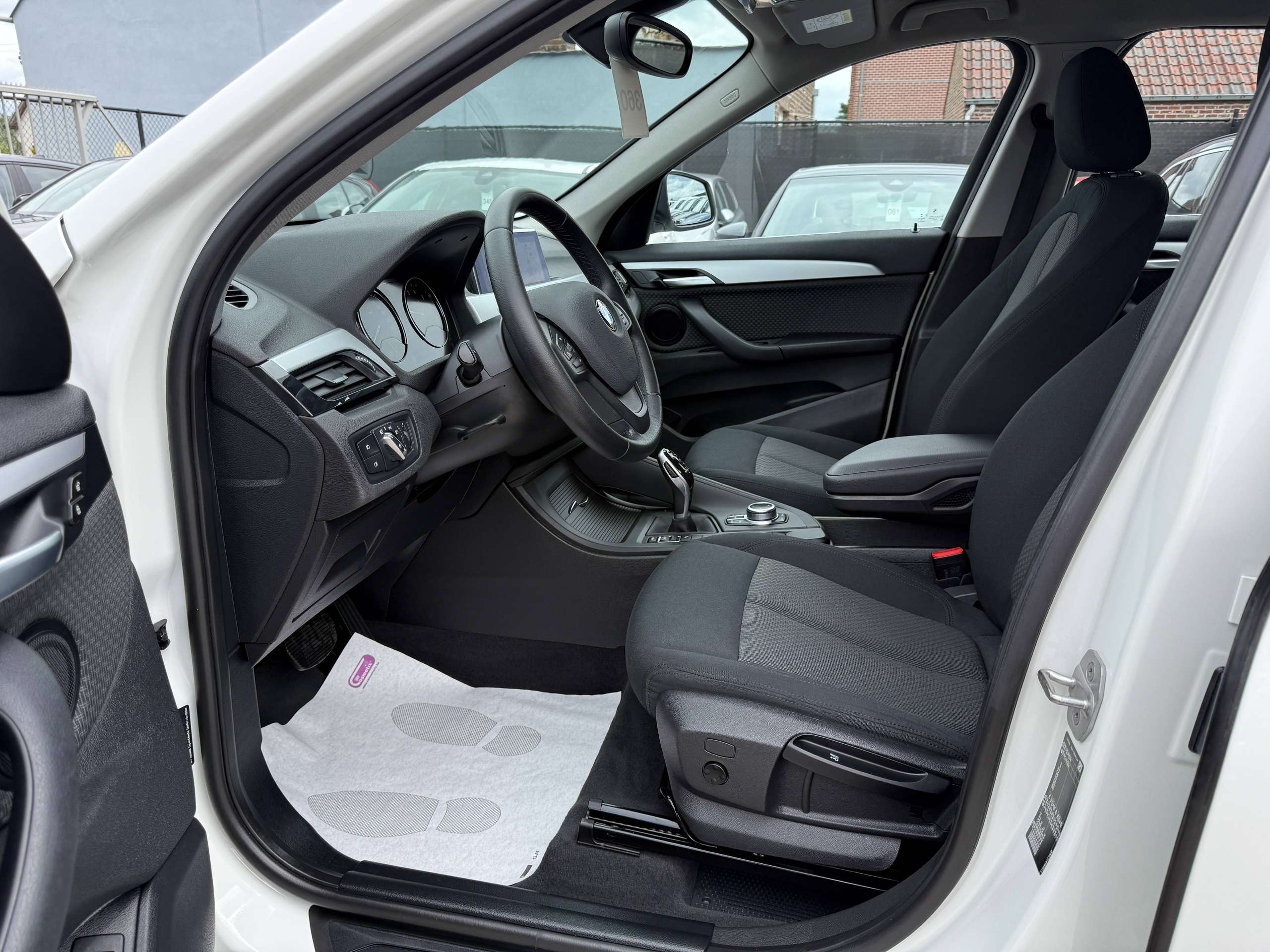 db7c884f-228d-482b-9b65-e608461f8f9113-bmw-x1-1-5i-automaat-navigatie-prof-full-led-bluetooth-pdc-alu.jpg