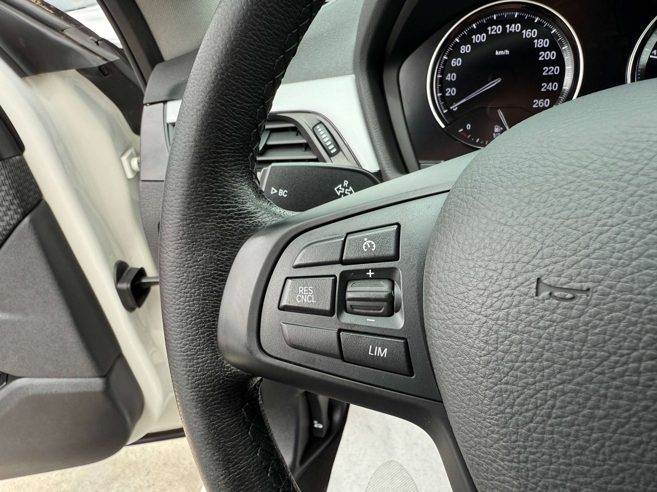db7c884f-228d-482b-9b65-e608461f8f9119-bmw-x1-1-5i-automaat-navigatie-prof-full-led-bluetooth-pdc-alu.jpg
