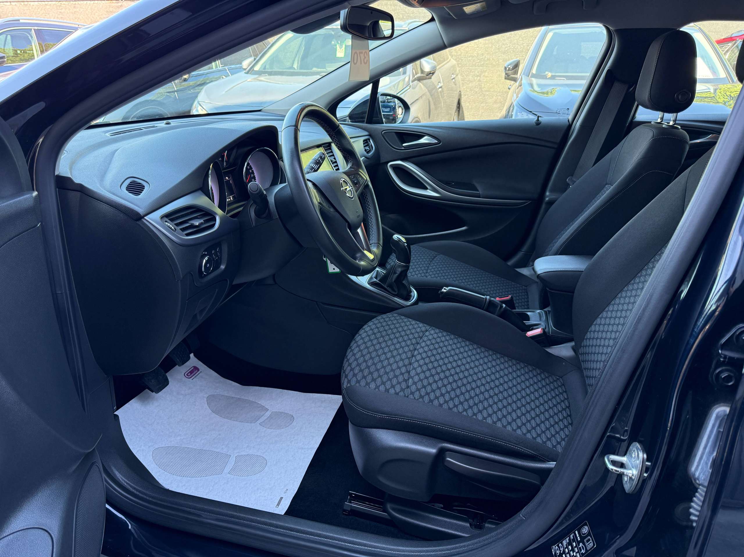 dd787c73-4d68-4092-9956-29271c608b1211-opel-astra-1-0i-105pk-tourer-navigatie-carplay-pdc-bluetooth-alu-carpass.jpg