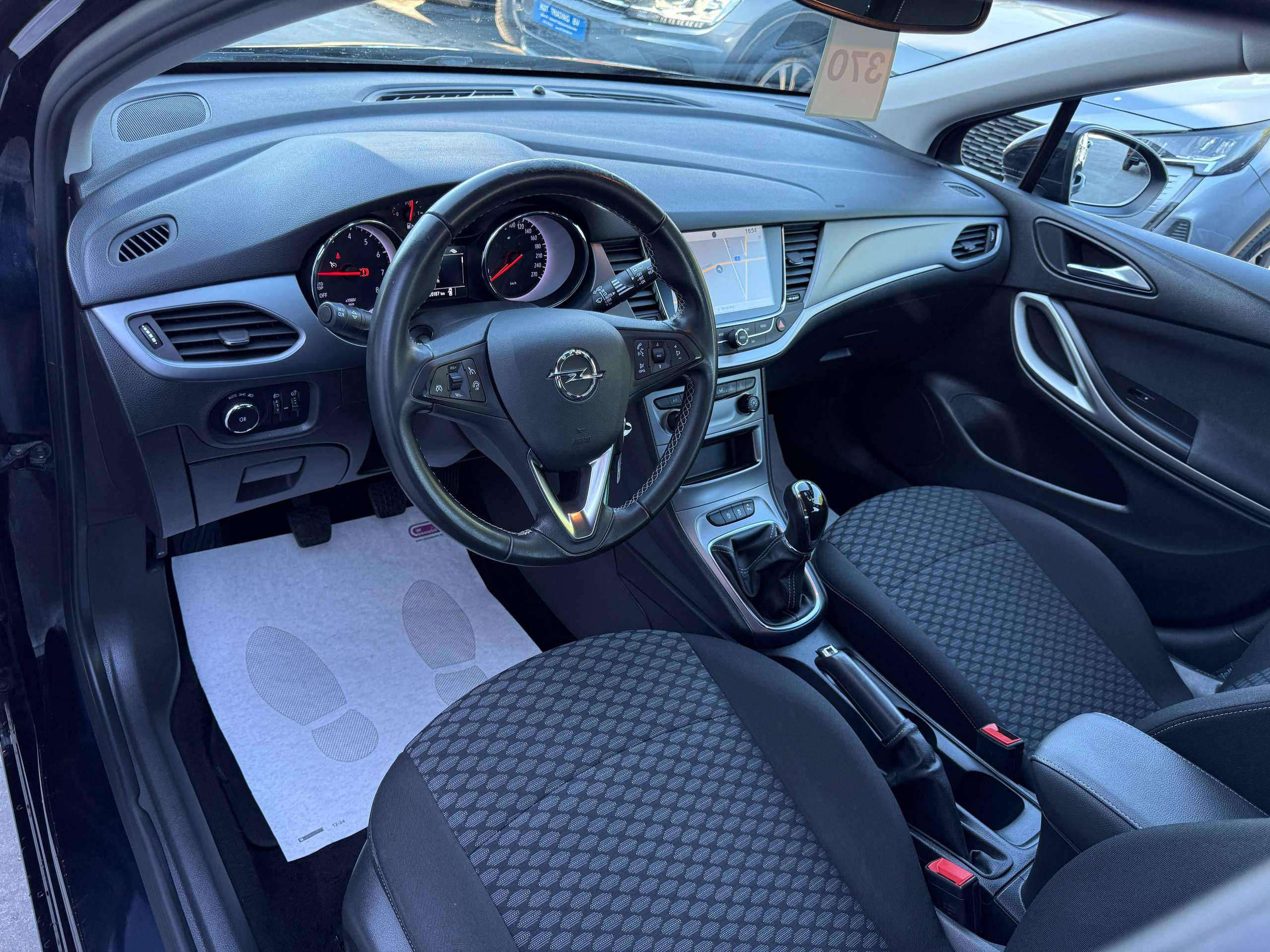 dd787c73-4d68-4092-9956-29271c608b1212-opel-astra-1-0i-105pk-tourer-navigatie-carplay-pdc-bluetooth-alu-carpass.jpg