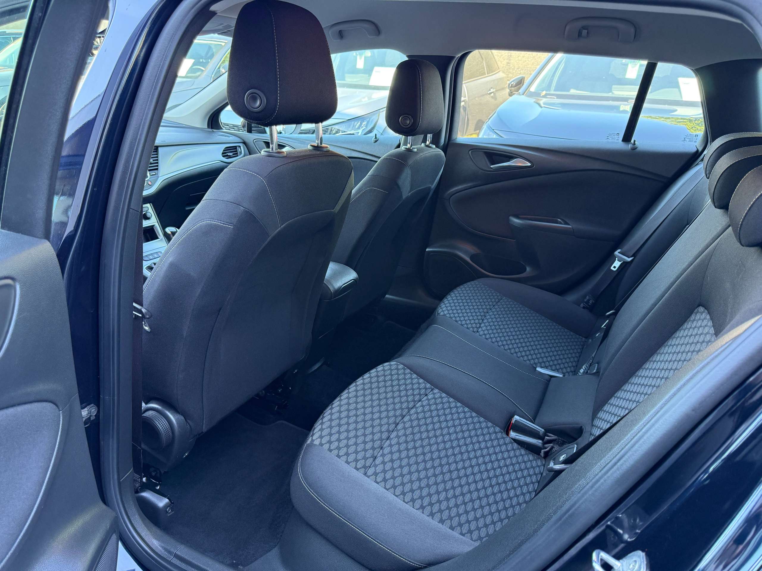 dd787c73-4d68-4092-9956-29271c608b1213-opel-astra-1-0i-105pk-tourer-navigatie-carplay-pdc-bluetooth-alu-carpass.jpg