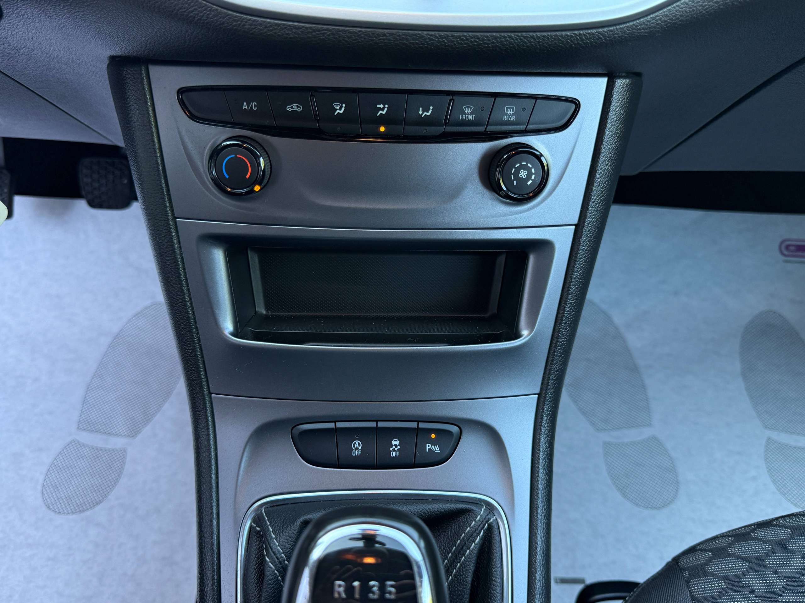 dd787c73-4d68-4092-9956-29271c608b1218-opel-astra-1-0i-105pk-tourer-navigatie-carplay-pdc-bluetooth-alu-carpass.jpg