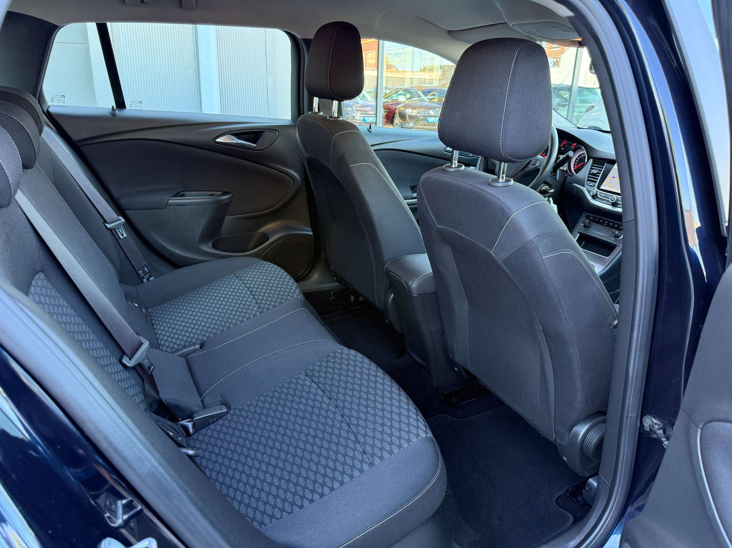 dd787c73-4d68-4092-9956-29271c608b1228-opel-astra-1-0i-105pk-tourer-navigatie-carplay-pdc-bluetooth-alu-carpass.jpg