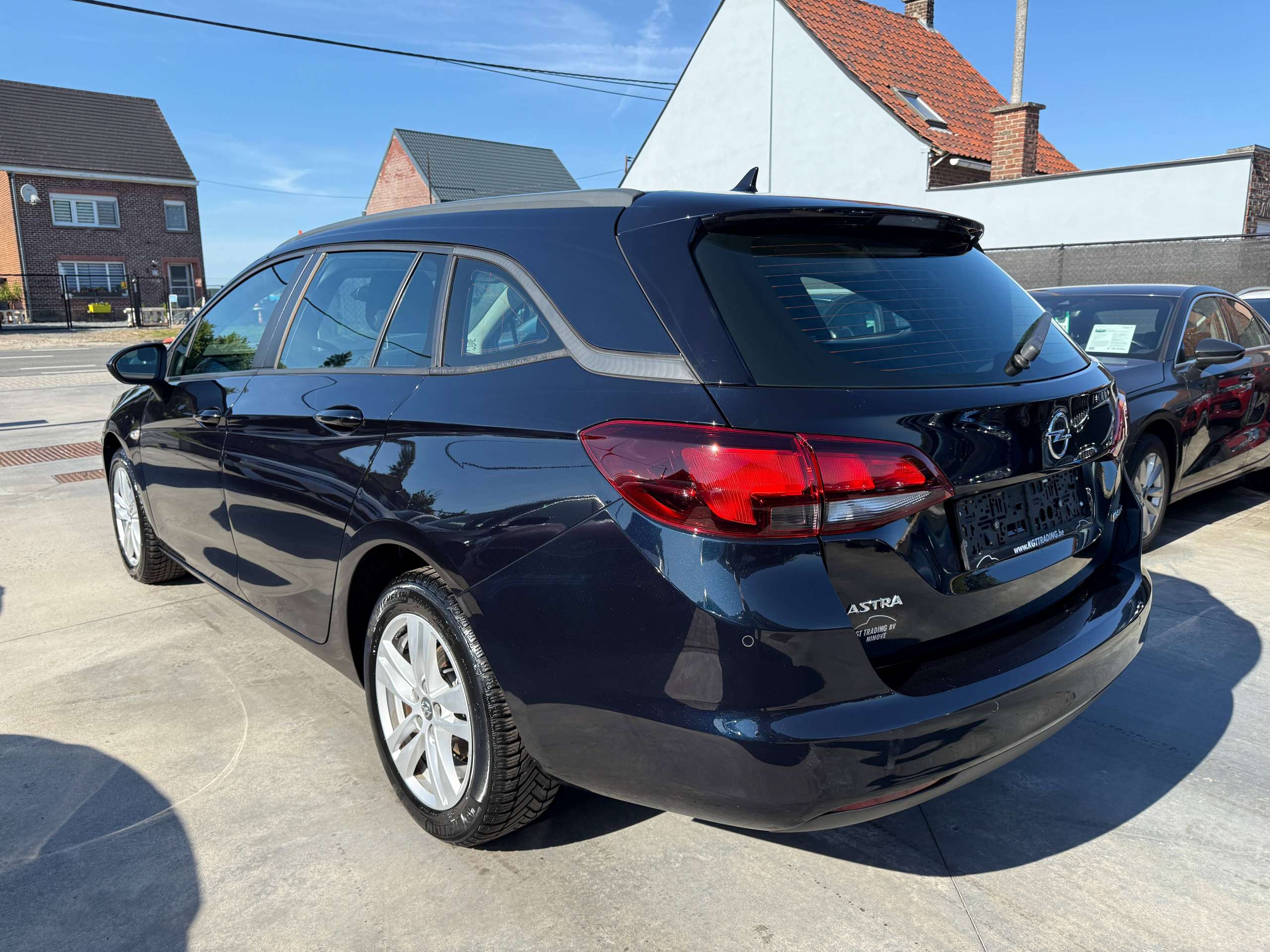 dd787c73-4d68-4092-9956-29271c608b127-opel-astra-1-0i-105pk-tourer-navigatie-carplay-pdc-bluetooth-alu-carpass.jpg