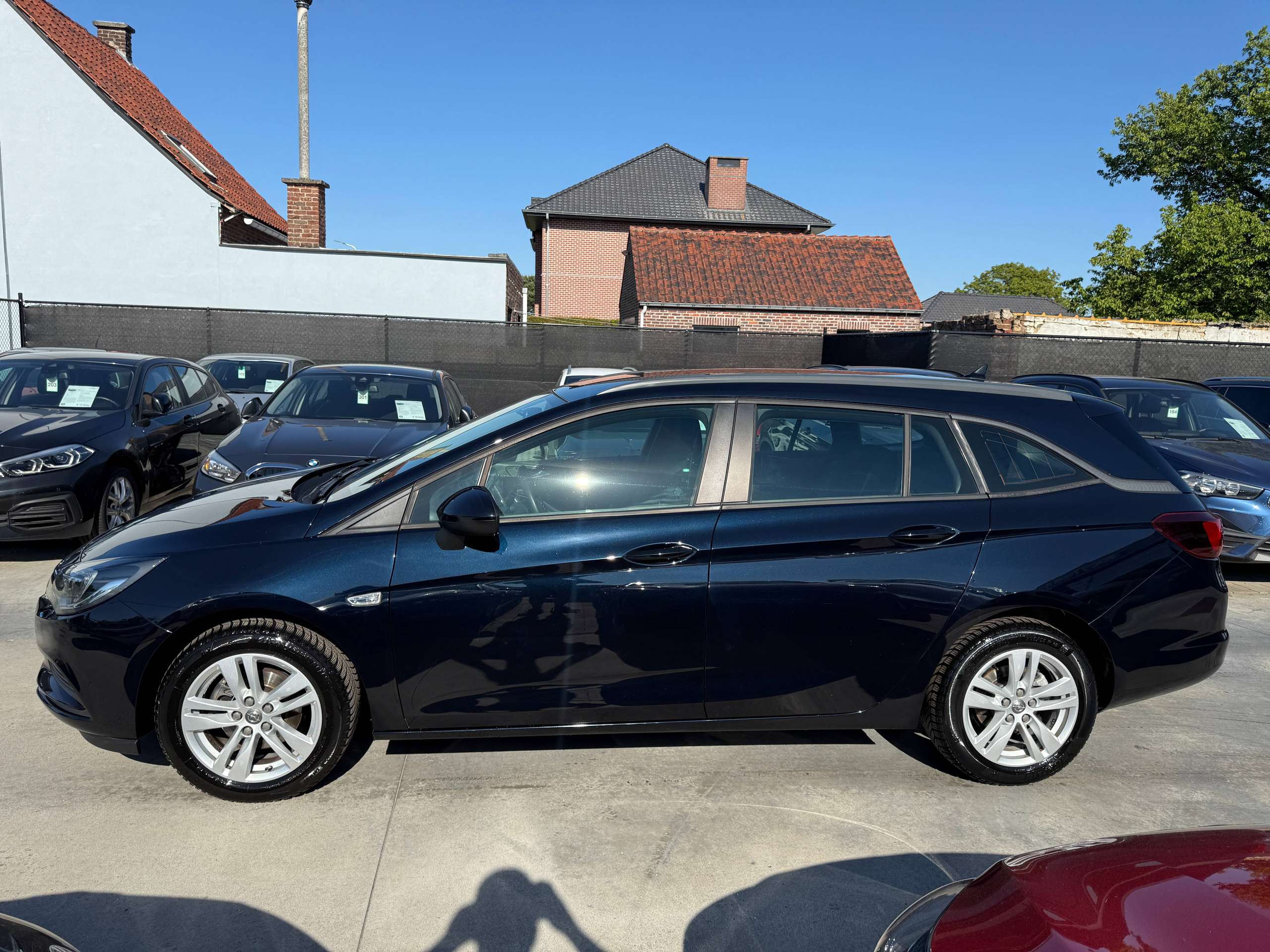 dd787c73-4d68-4092-9956-29271c608b128-opel-astra-1-0i-105pk-tourer-navigatie-carplay-pdc-bluetooth-alu-carpass.jpg