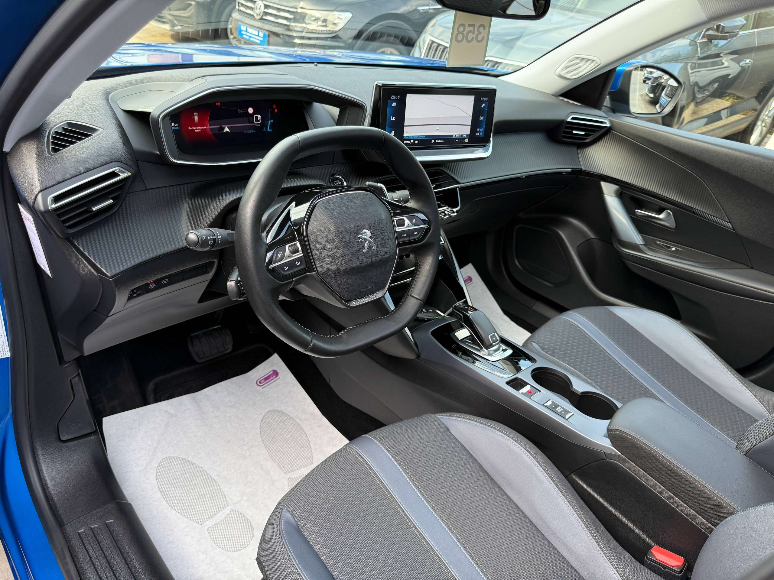 dfa7a58d-3954-45ba-afb2-5600983385e614-peugeot-2008-1-2i-130pk-automaat-opendak-navigatie-leder-virtual-camera-carplay.jpg