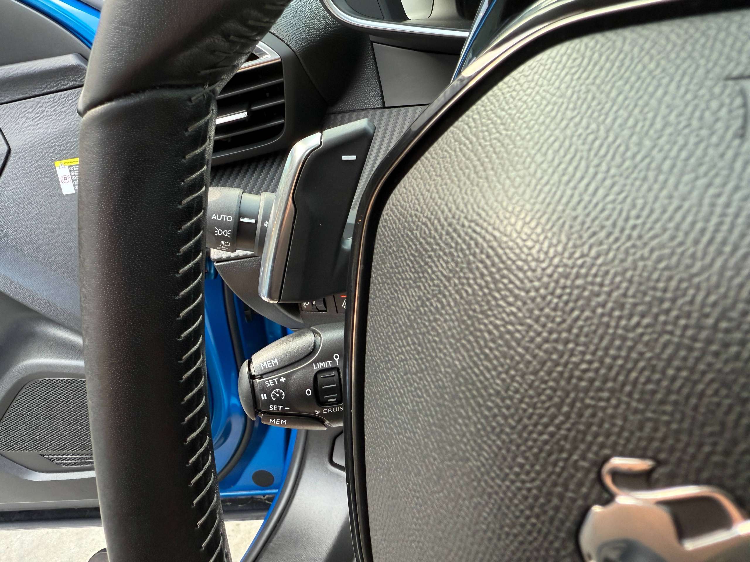 dfa7a58d-3954-45ba-afb2-5600983385e618-peugeot-2008-1-2i-130pk-automaat-opendak-navigatie-leder-virtual-camera-carplay.jpg