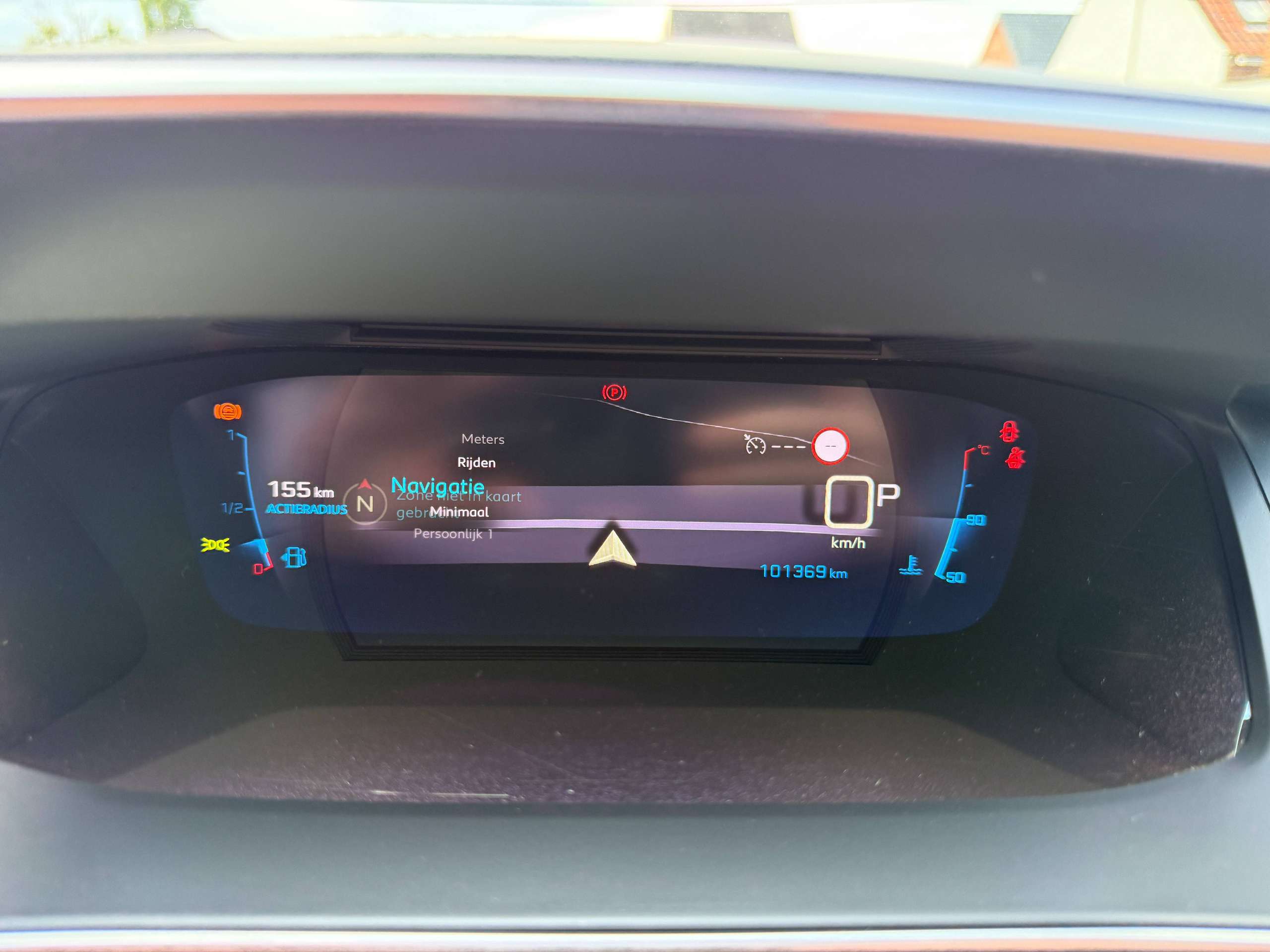 dfa7a58d-3954-45ba-afb2-5600983385e619-peugeot-2008-1-2i-130pk-automaat-opendak-navigatie-leder-virtual-camera-carplay.jpg