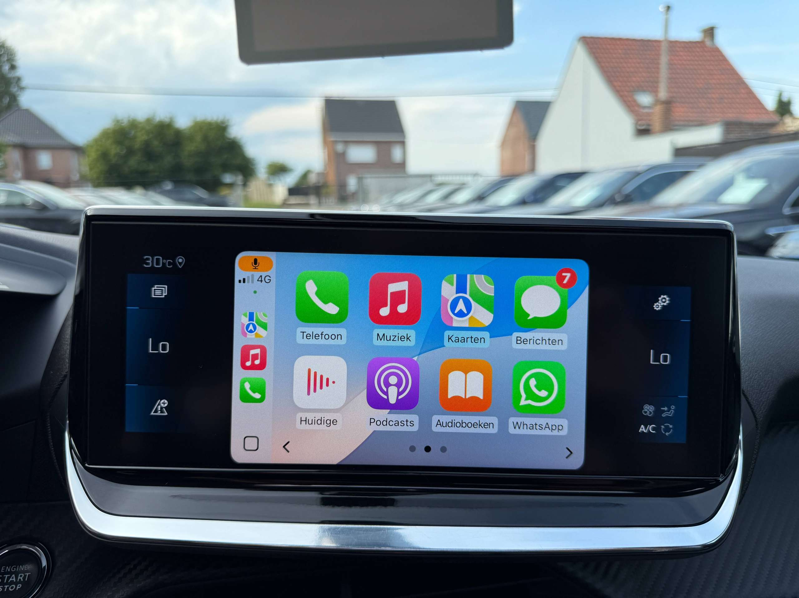 dfa7a58d-3954-45ba-afb2-5600983385e626-peugeot-2008-1-2i-130pk-automaat-opendak-navigatie-leder-virtual-camera-carplay.jpg