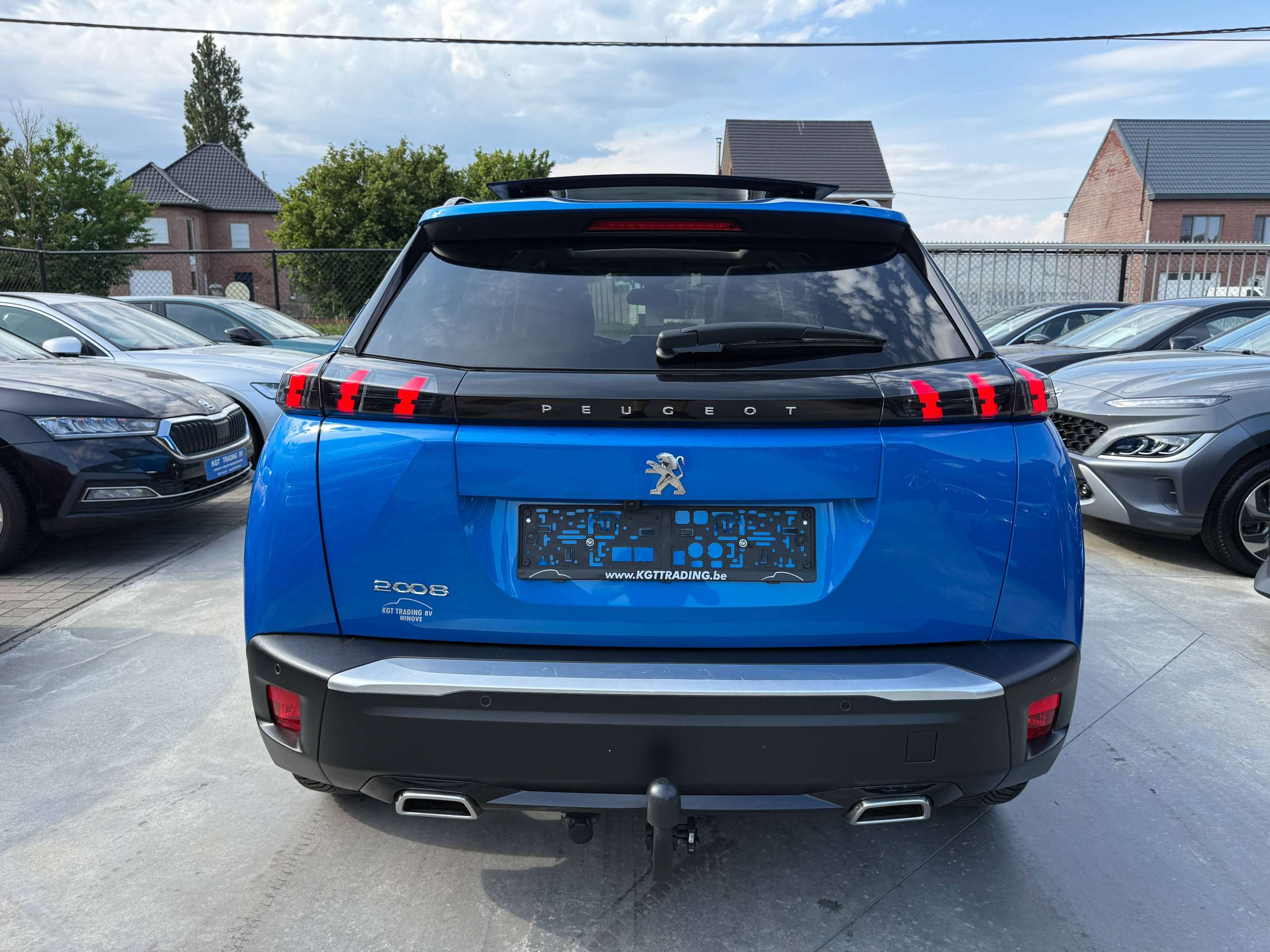 dfa7a58d-3954-45ba-afb2-5600983385e66-peugeot-2008-1-2i-130pk-automaat-opendak-navigatie-leder-virtual-camera-carplay.jpg