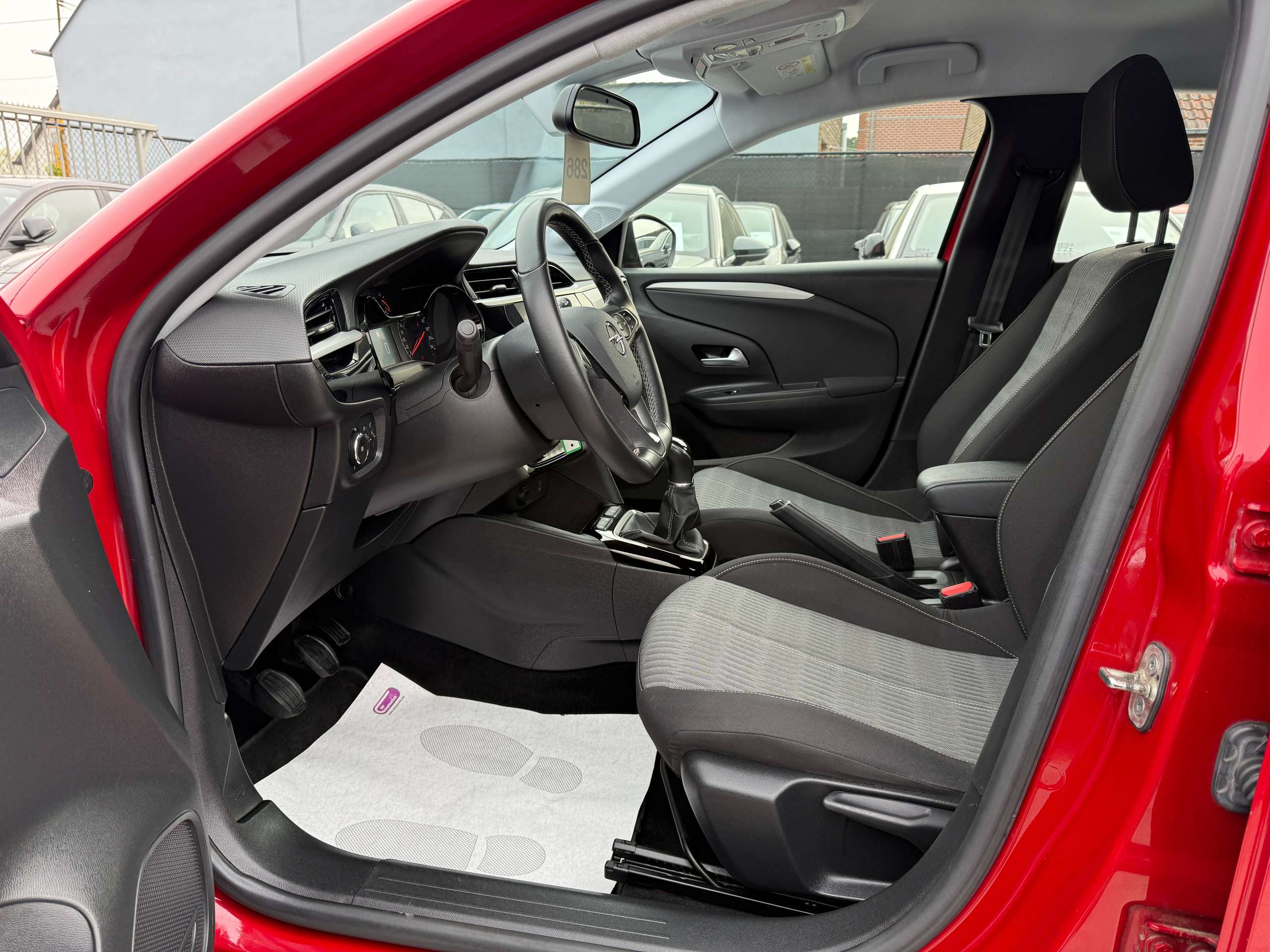 e3304633-bd4b-480b-a37a-04917c9ec03411-opel-corsa-1-2i-navigatie-carplay-camera-bluetooth-pdc-airco.jpg