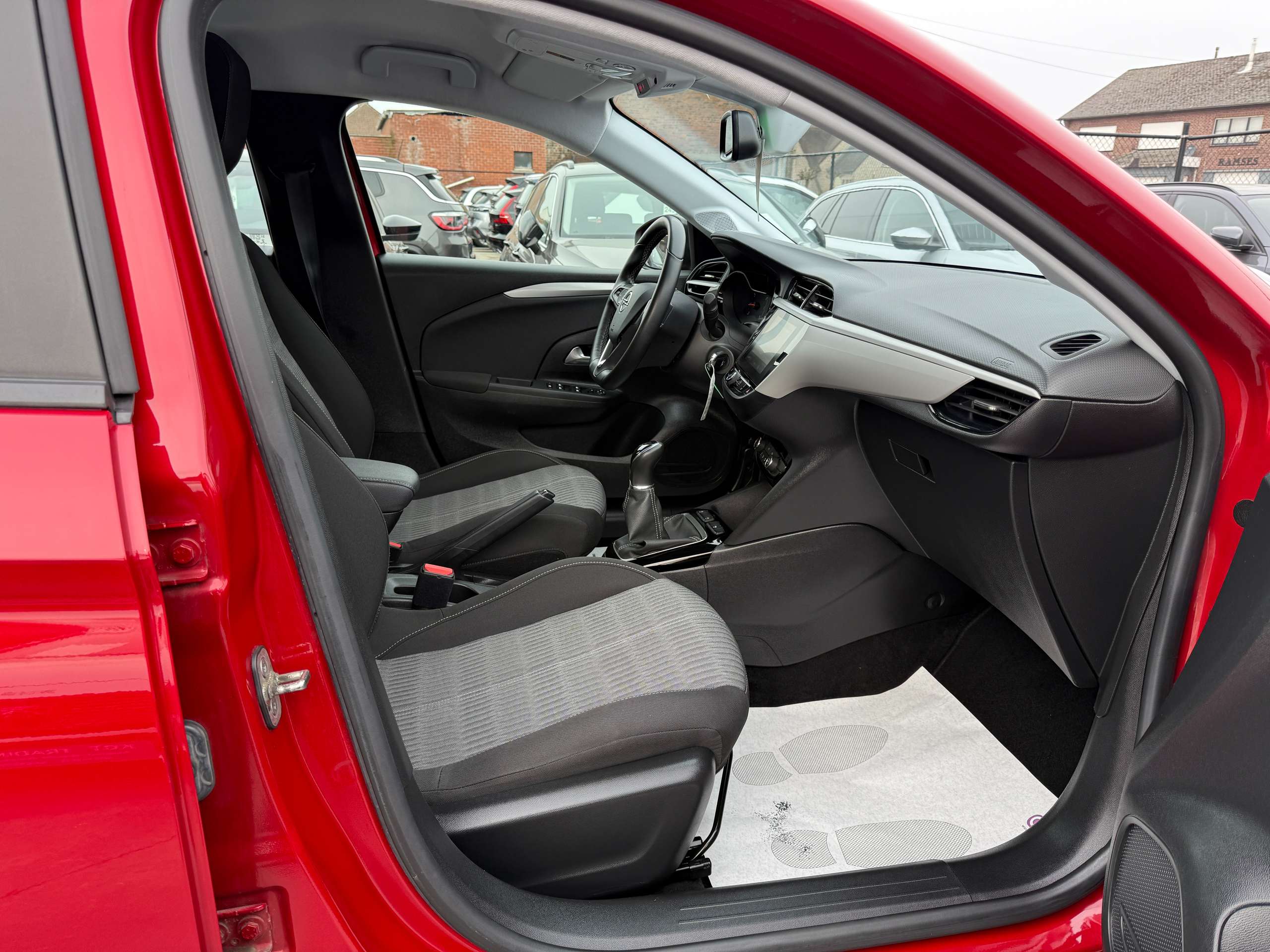 e3304633-bd4b-480b-a37a-04917c9ec03424-opel-corsa-1-2i-navigatie-carplay-camera-bluetooth-pdc-airco.jpg