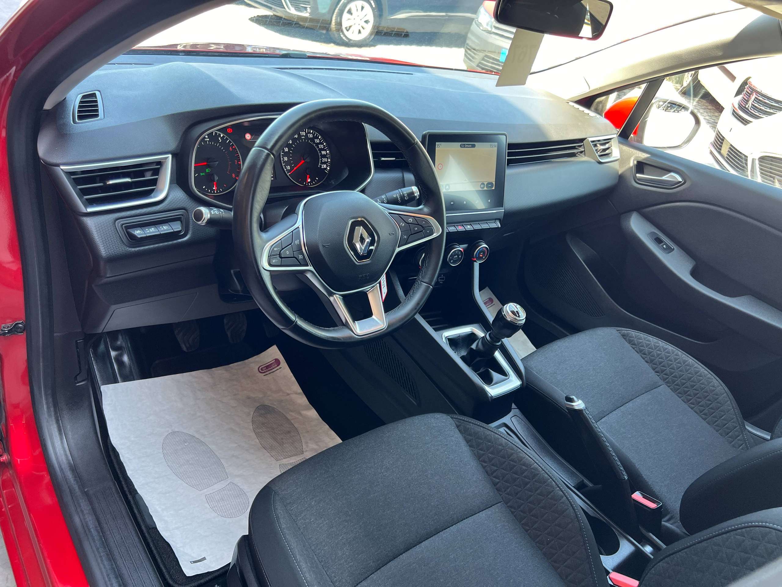 e3ae1144-421d-4af2-9834-f839812afc7413-renault-clio-1-0-tce-navigatie-full-led-dab-carplay-pdc-airco.jpg