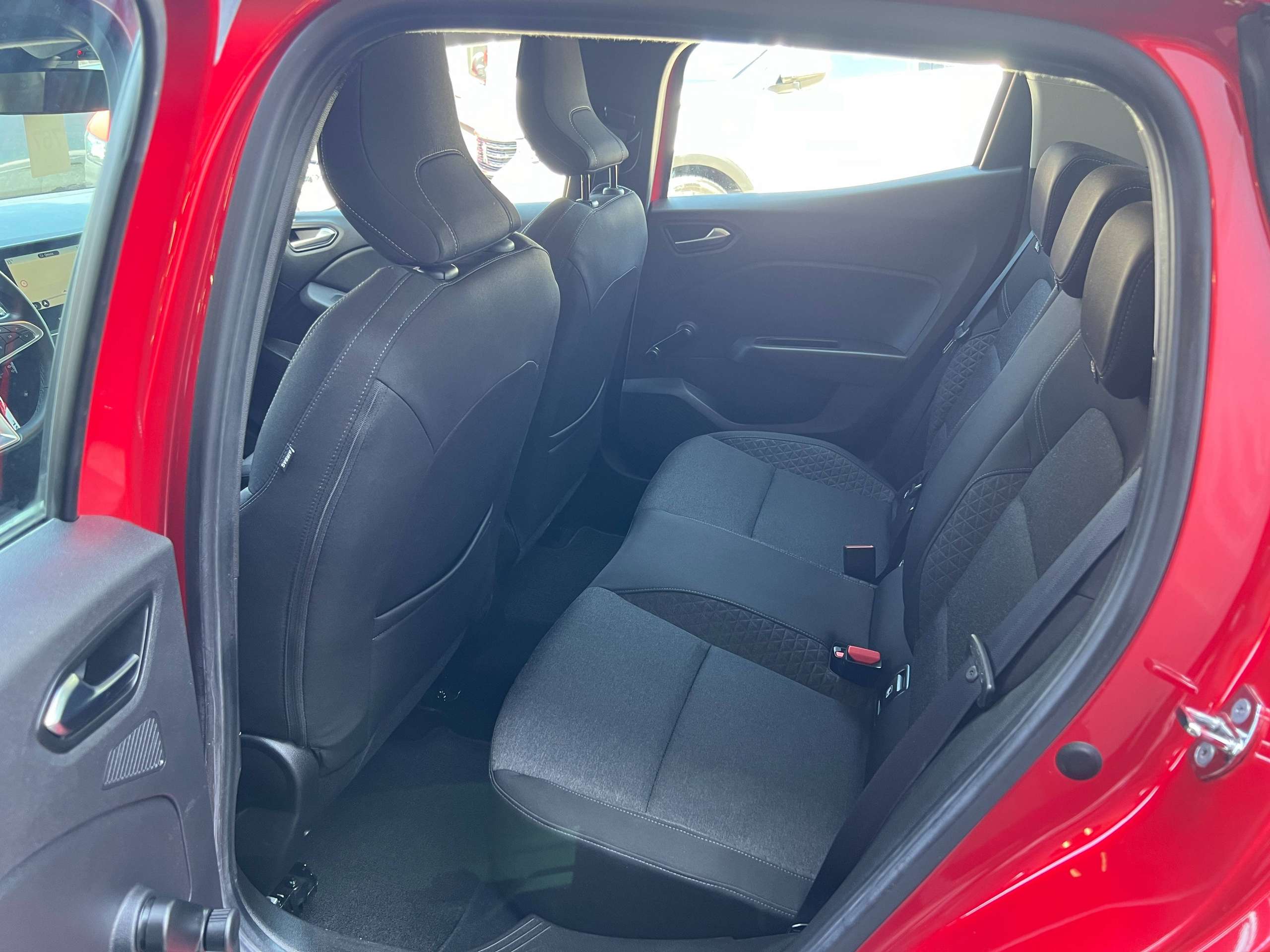 e3ae1144-421d-4af2-9834-f839812afc7414-renault-clio-1-0-tce-navigatie-full-led-dab-carplay-pdc-airco.jpg