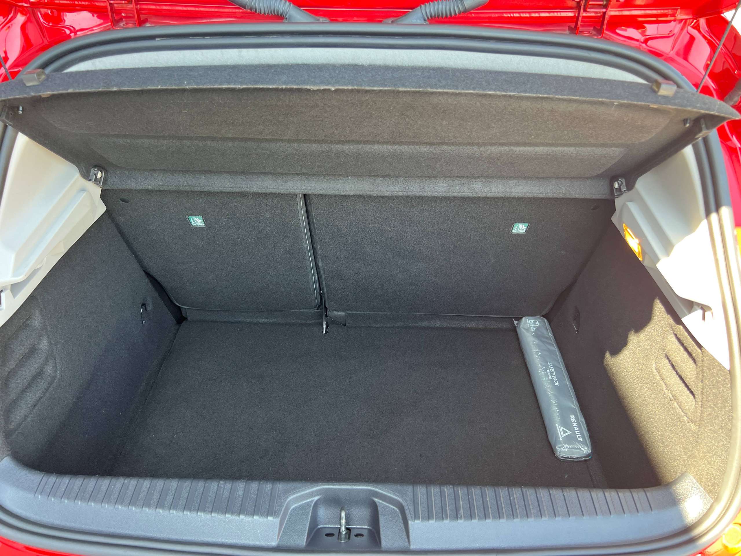 e3ae1144-421d-4af2-9834-f839812afc7415-renault-clio-1-0-tce-navigatie-full-led-dab-carplay-pdc-airco.jpg