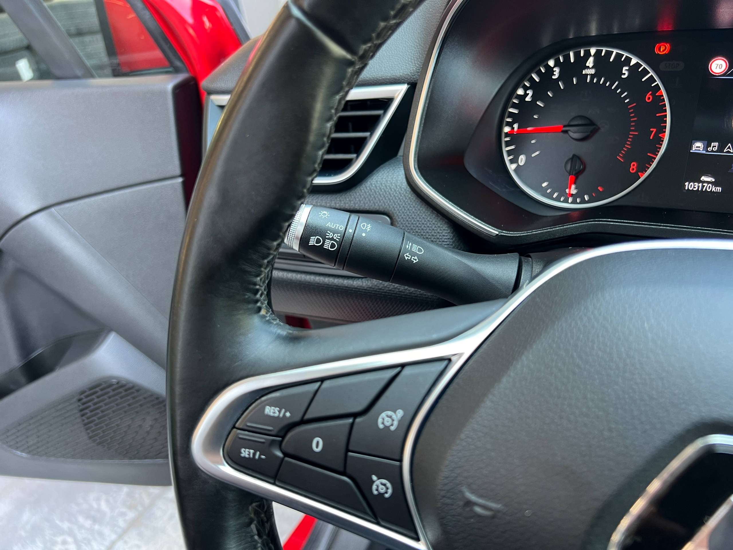 e3ae1144-421d-4af2-9834-f839812afc7417-renault-clio-1-0-tce-navigatie-full-led-dab-carplay-pdc-airco.jpg