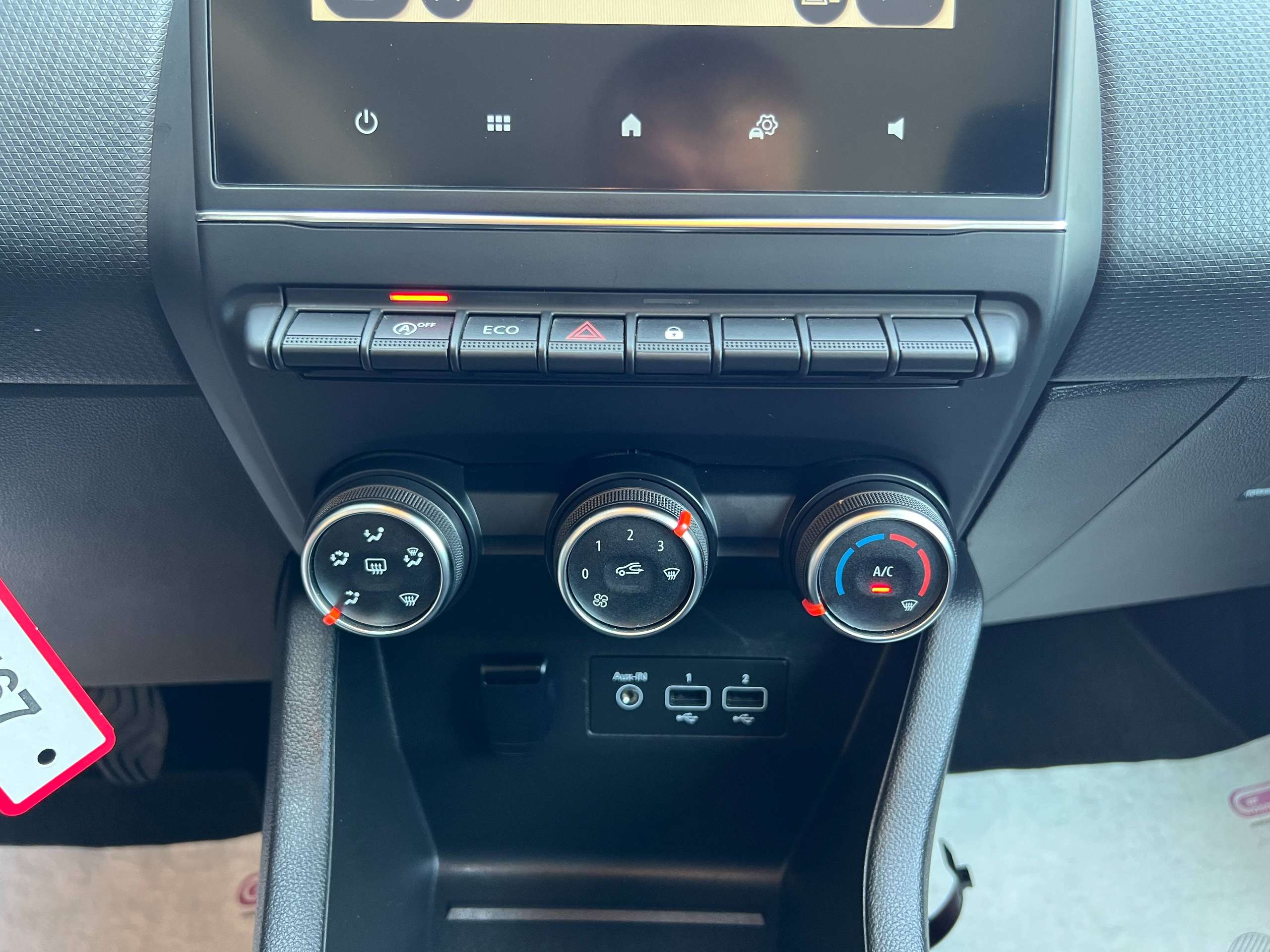 e3ae1144-421d-4af2-9834-f839812afc7419-renault-clio-1-0-tce-navigatie-full-led-dab-carplay-pdc-airco.jpg