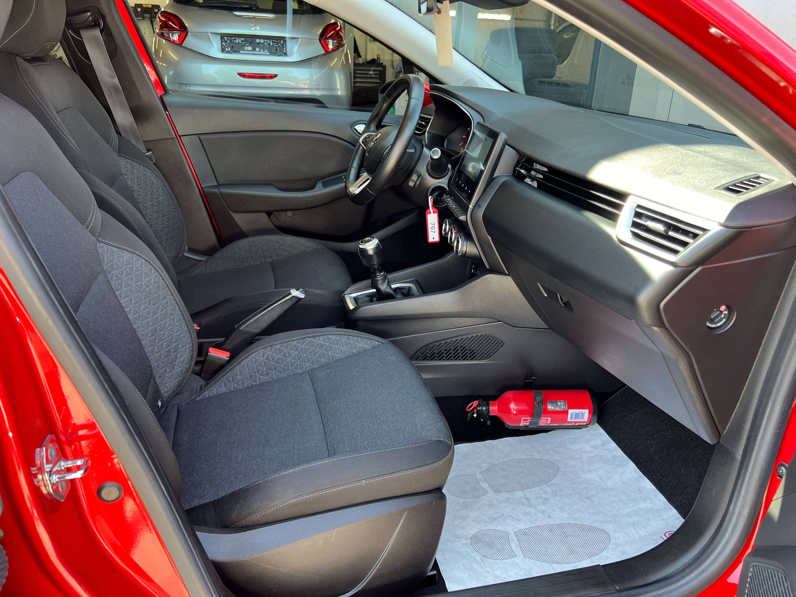 e3ae1144-421d-4af2-9834-f839812afc7426-renault-clio-1-0-tce-navigatie-full-led-dab-carplay-pdc-airco.jpg