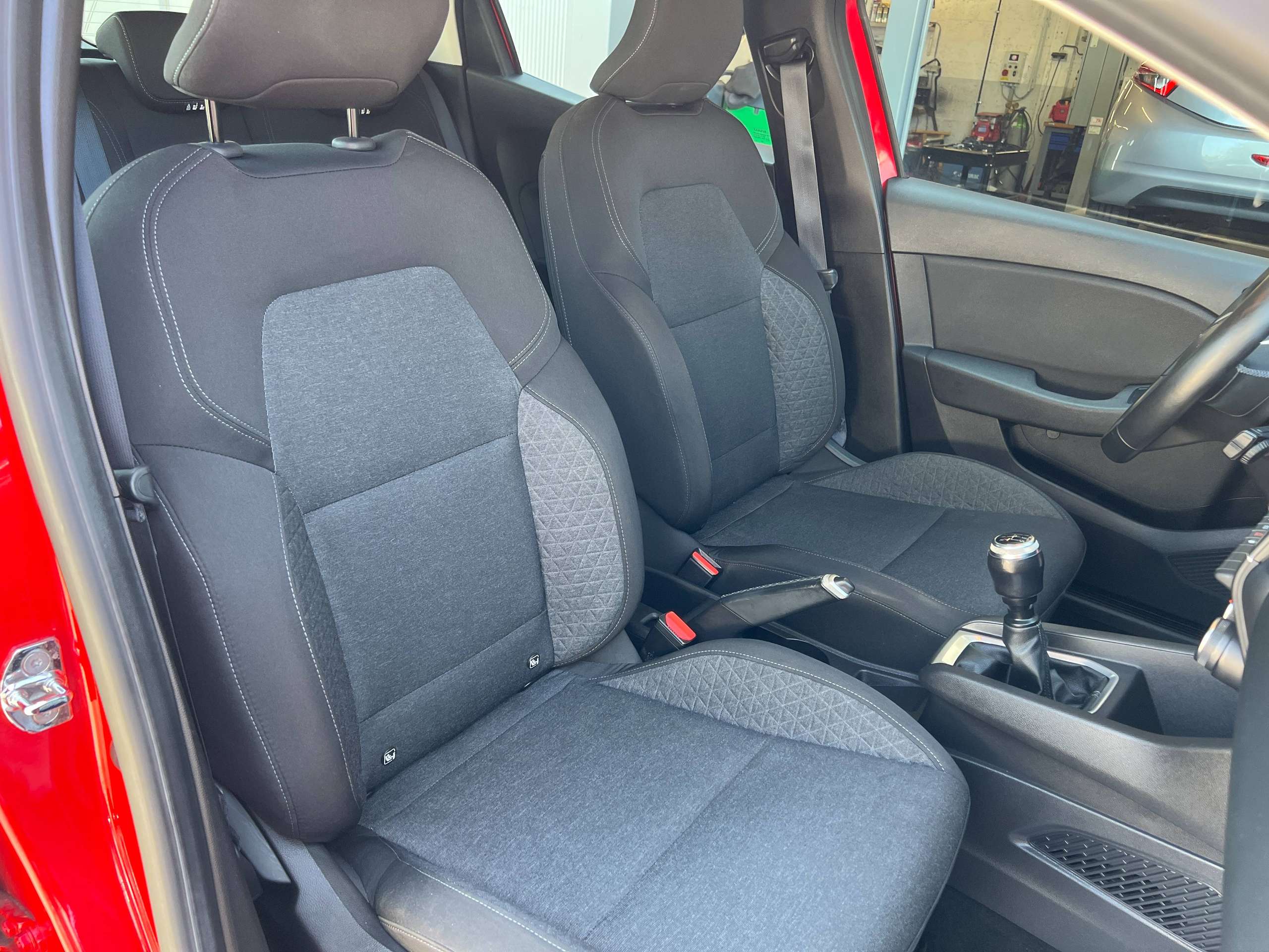 e3ae1144-421d-4af2-9834-f839812afc7428-renault-clio-1-0-tce-navigatie-full-led-dab-carplay-pdc-airco.jpg