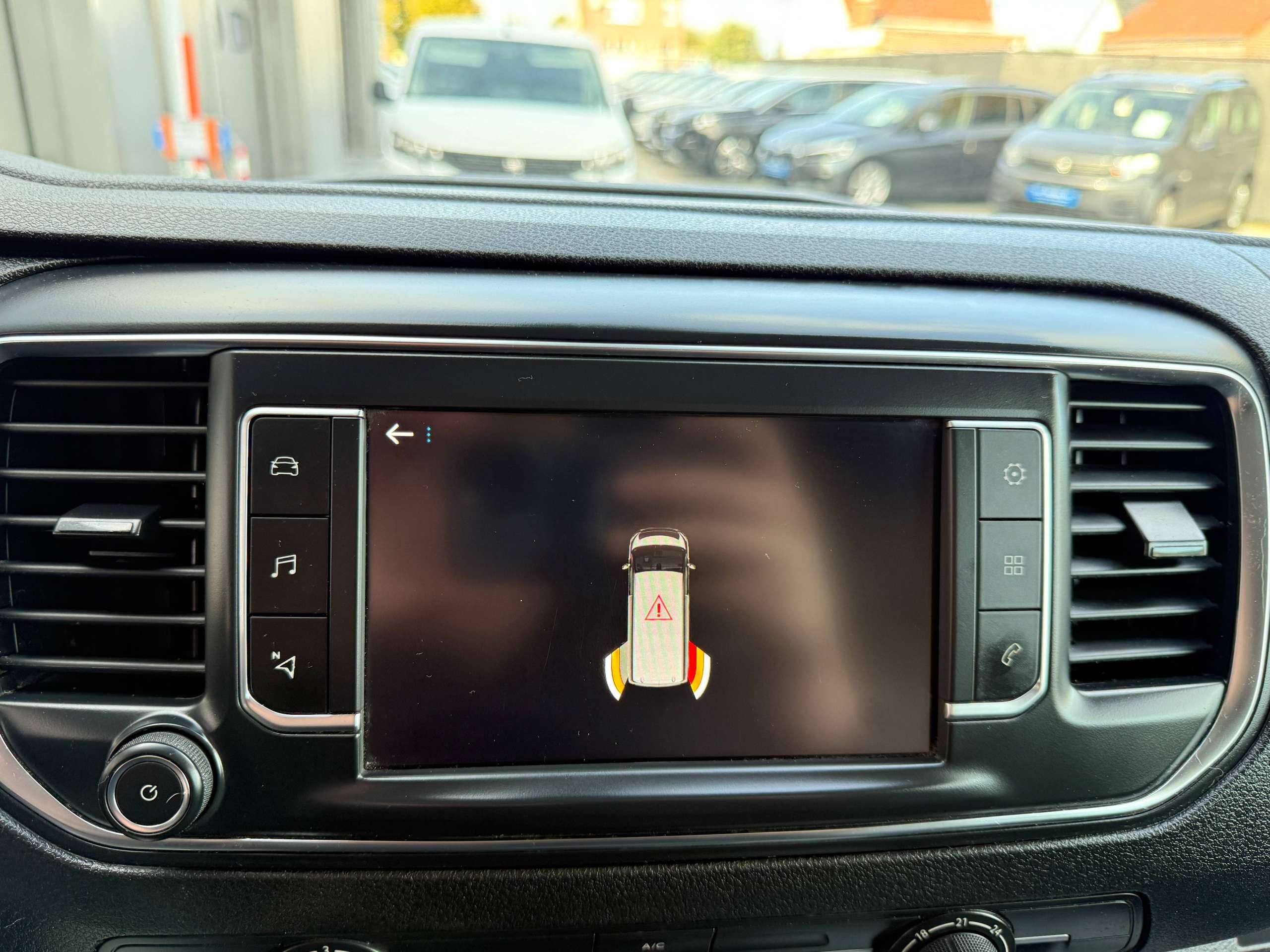 e9b94c1a-ae2a-493c-89d8-268ebcfa966520-peugeot-expert-2-0-hdi-122pk-3-zit-navigatie-leder-carplay-pdc.jpg