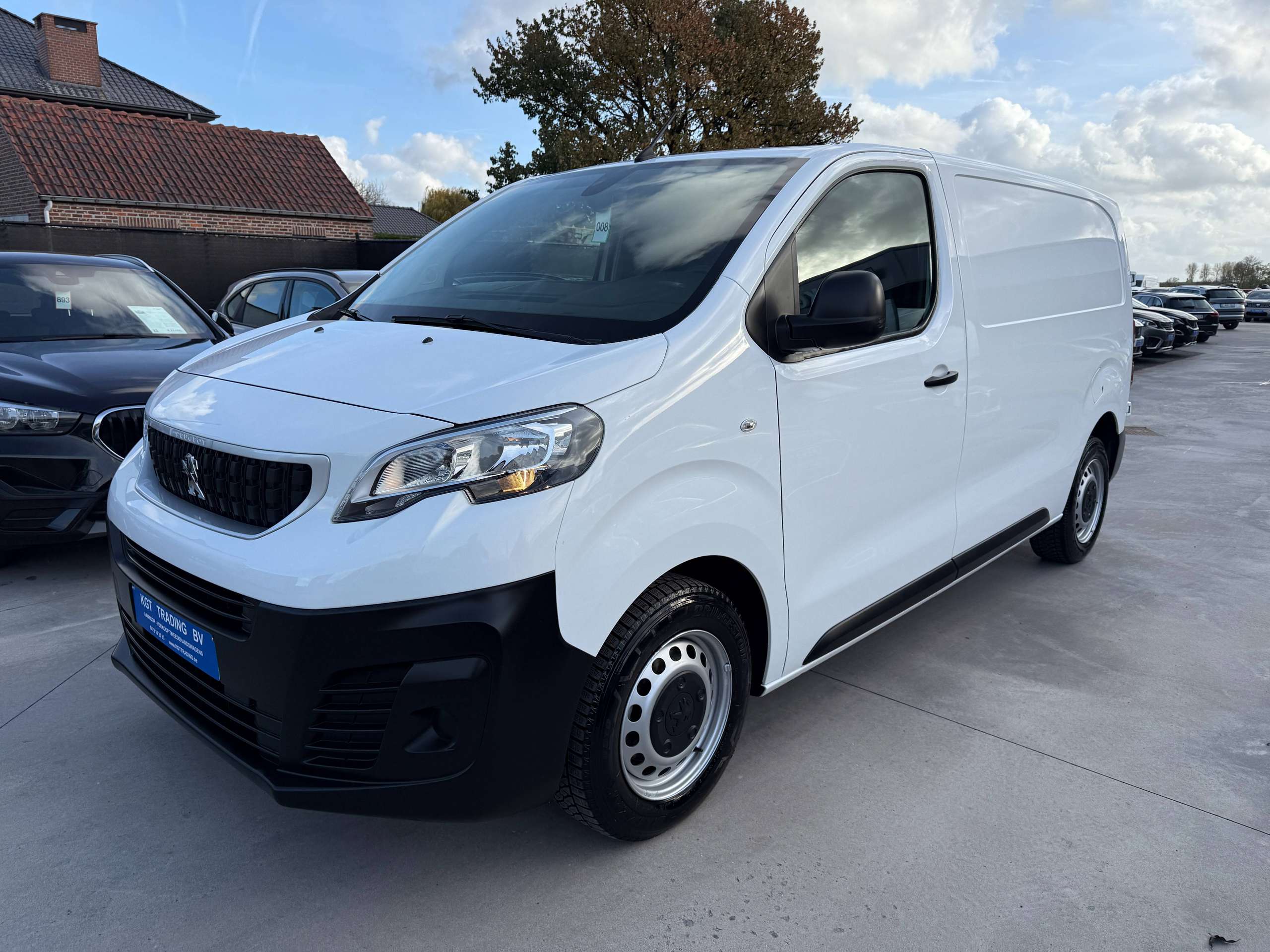 e9b94c1a-ae2a-493c-89d8-268ebcfa96659-peugeot-expert-2-0-hdi-122pk-3-zit-navigatie-leder-carplay-pdc.jpg