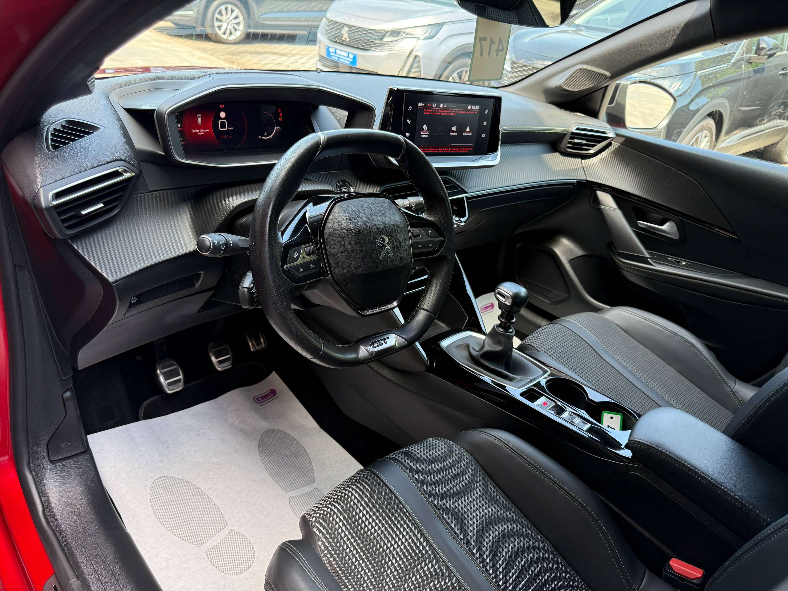 eb64bd93-ae06-48fc-8201-f6031e5645b114-peugeot-208-1-2i-101pk-gt-line-leder-virtual-camera-carplay-pdc-full-led-alu.jpg