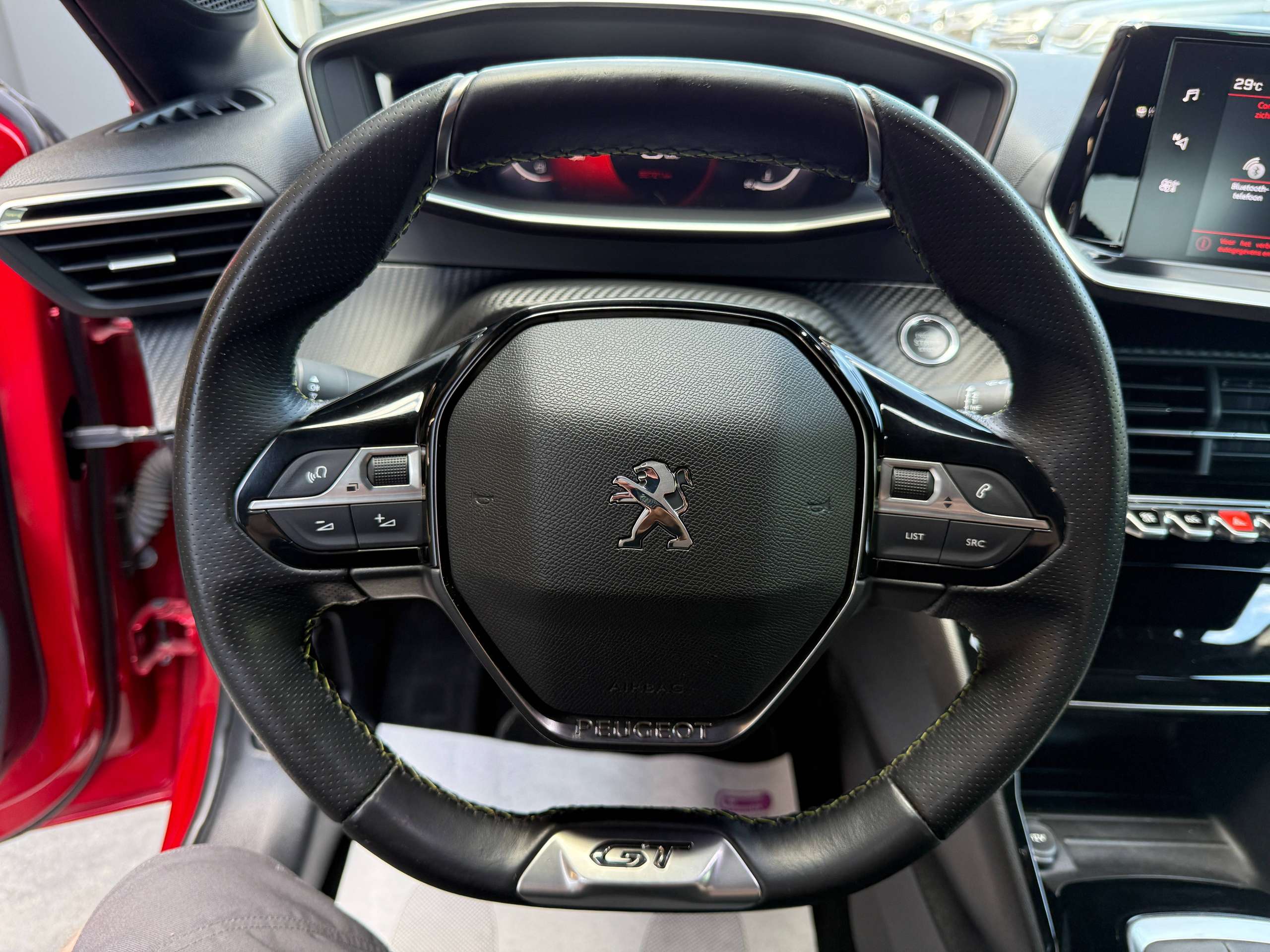 eb64bd93-ae06-48fc-8201-f6031e5645b117-peugeot-208-1-2i-101pk-gt-line-leder-virtual-camera-carplay-pdc-full-led-alu.jpg