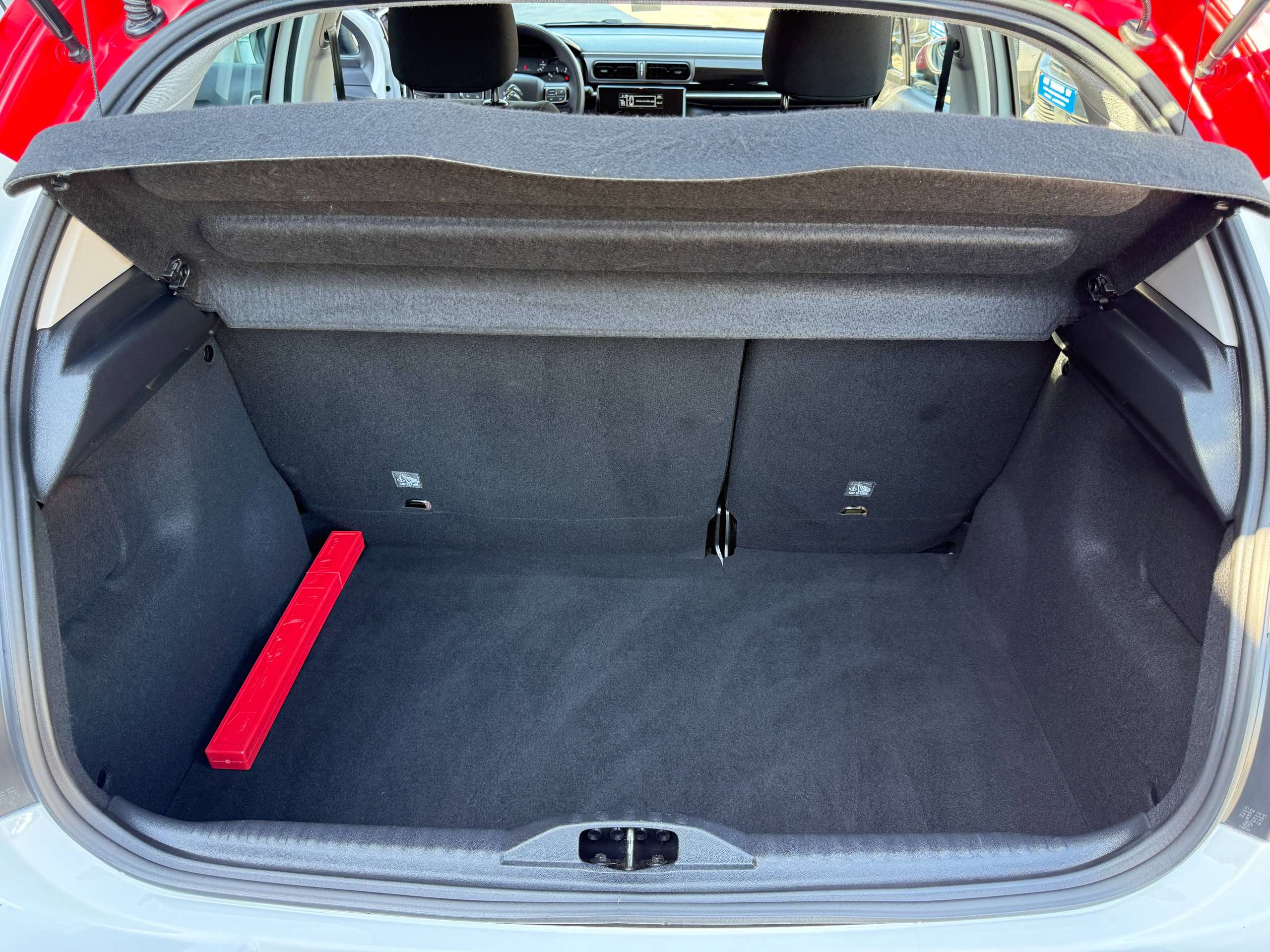 eff3cf91-eedd-44cb-81c7-2a07c7059d5f14-citroen-c3-1-2i-82pk-airbumps-bluetooth-parkeersensoren-airco-carpass.jpg