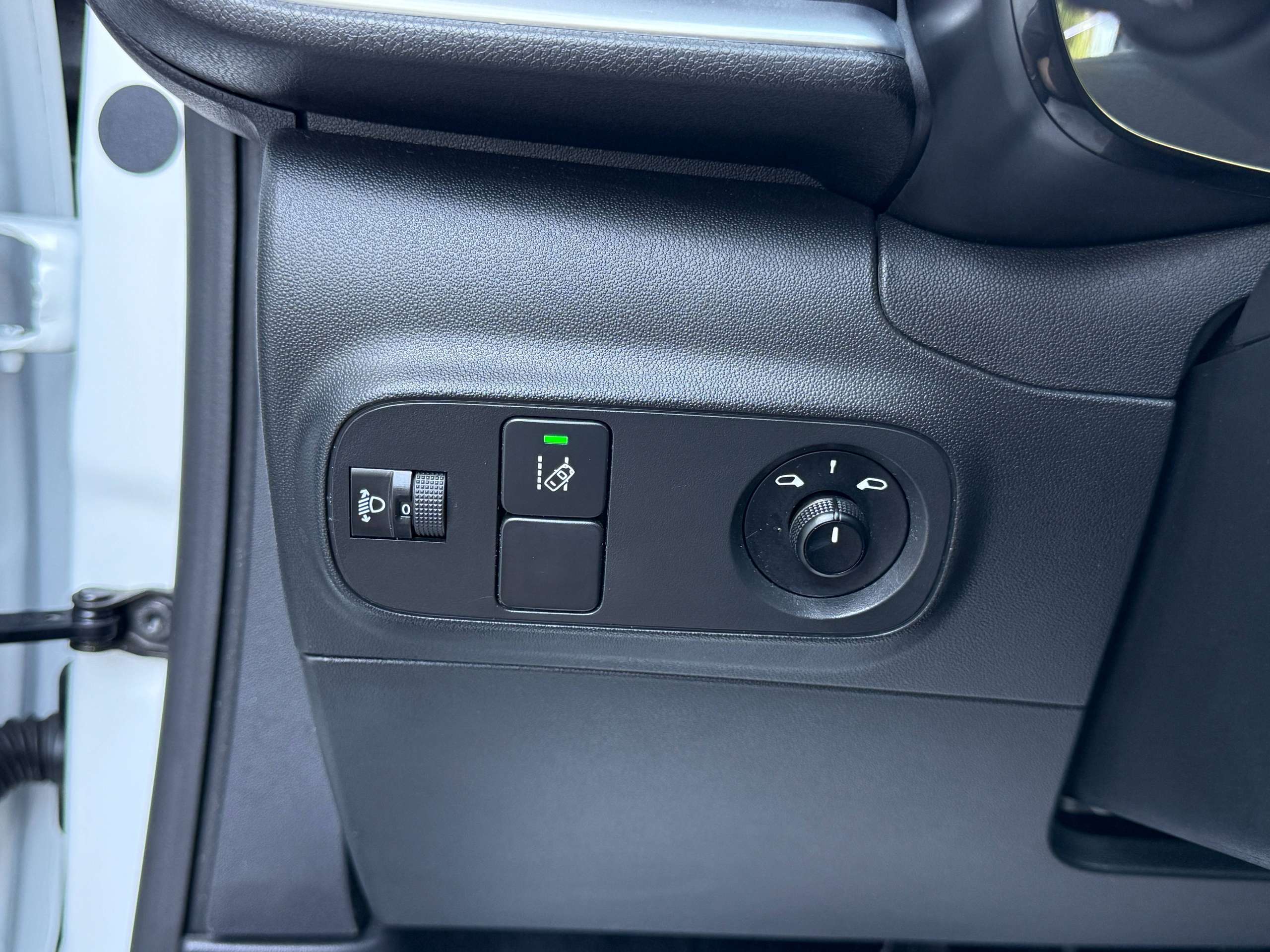 eff3cf91-eedd-44cb-81c7-2a07c7059d5f15-citroen-c3-1-2i-82pk-airbumps-bluetooth-parkeersensoren-airco-carpass.jpg