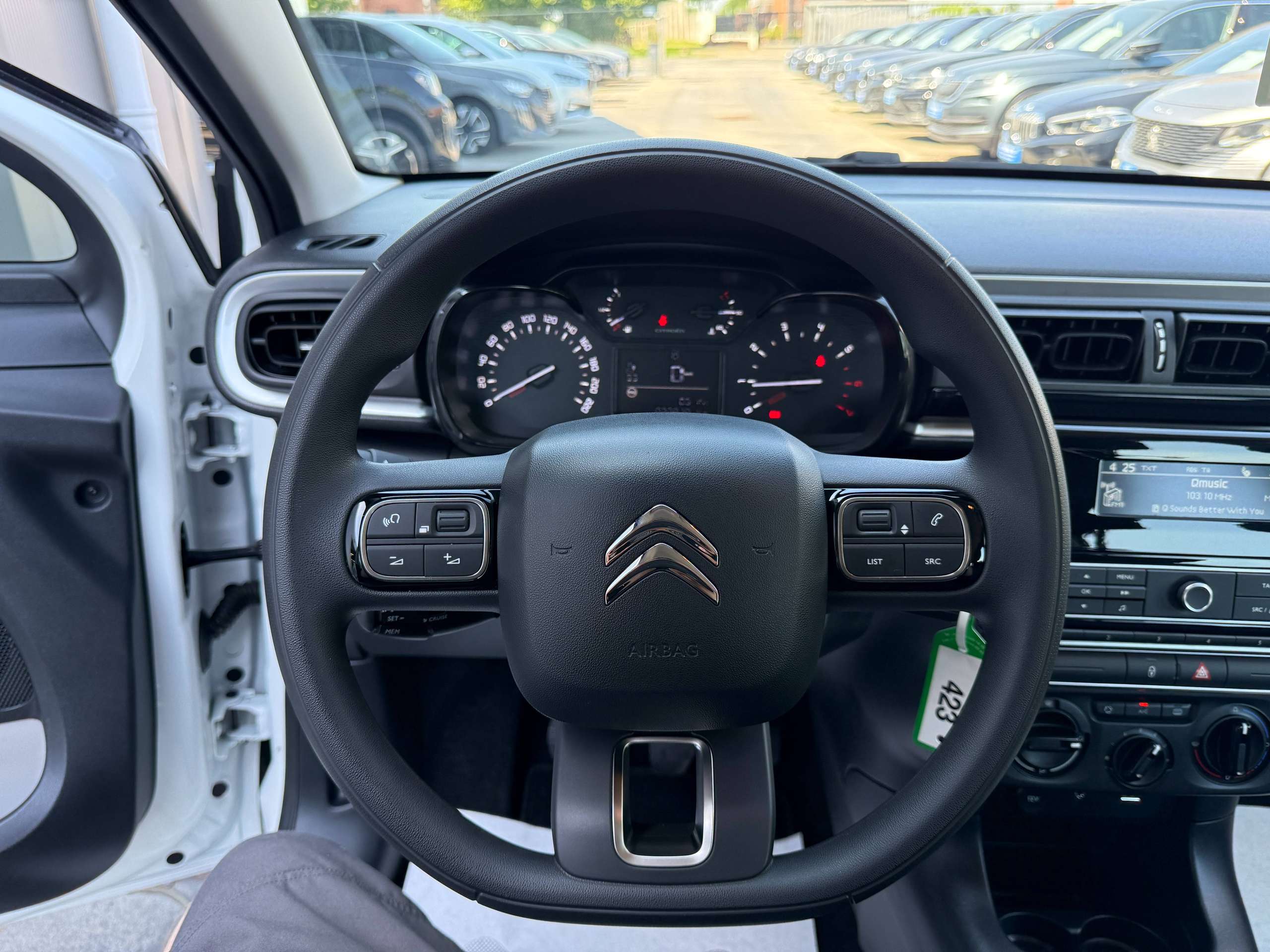 eff3cf91-eedd-44cb-81c7-2a07c7059d5f18-citroen-c3-1-2i-82pk-airbumps-bluetooth-parkeersensoren-airco-carpass.jpg