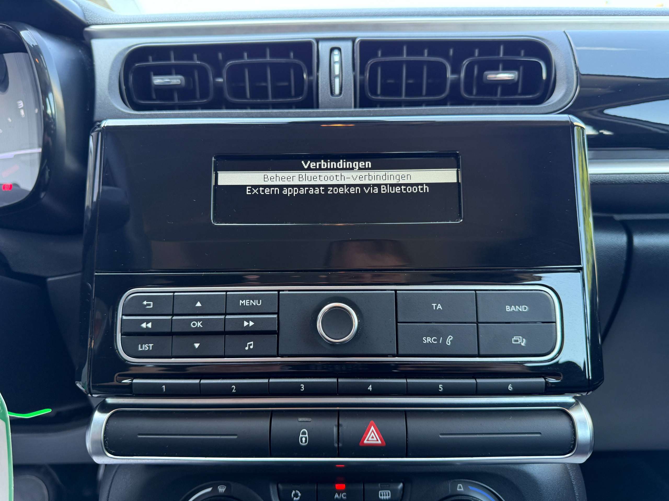 eff3cf91-eedd-44cb-81c7-2a07c7059d5f21-citroen-c3-1-2i-82pk-airbumps-bluetooth-parkeersensoren-airco-carpass.jpg