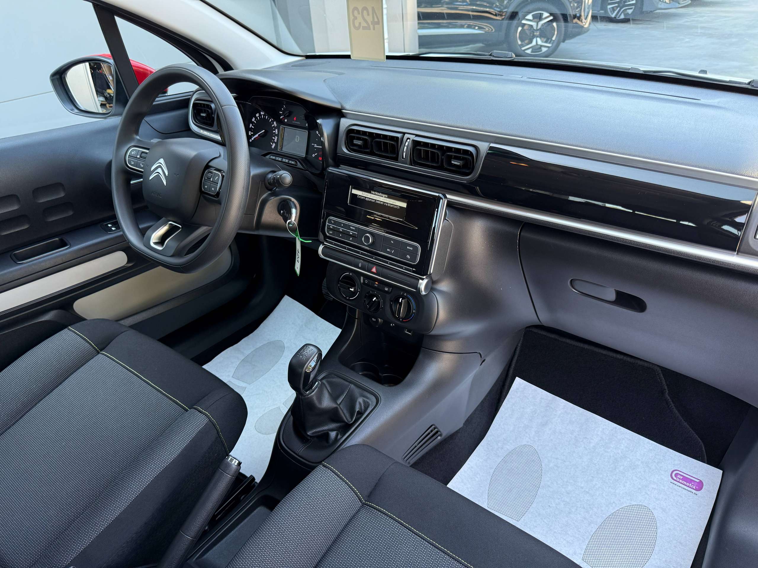 eff3cf91-eedd-44cb-81c7-2a07c7059d5f23-citroen-c3-1-2i-82pk-airbumps-bluetooth-parkeersensoren-airco-carpass.jpg
