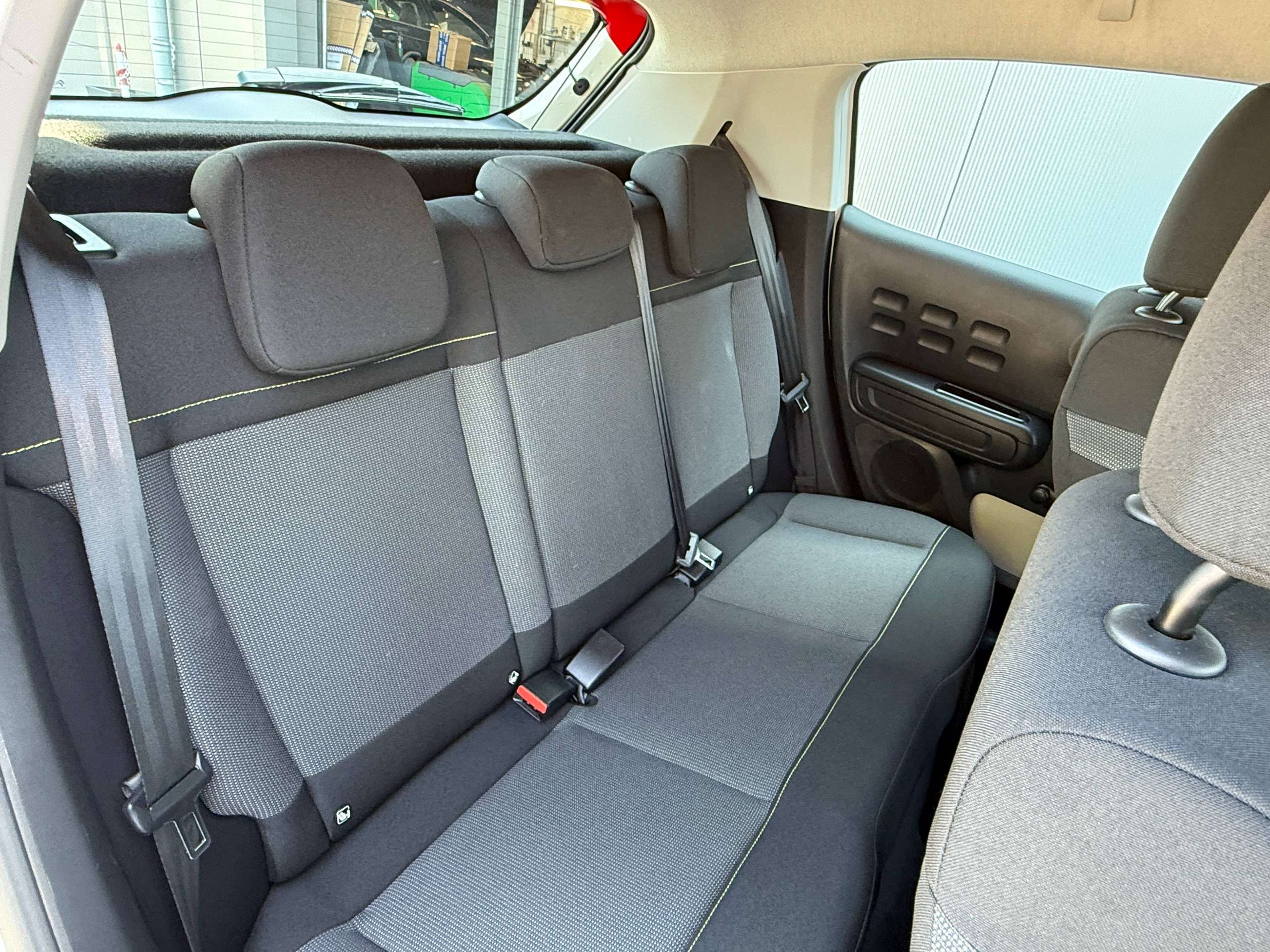 eff3cf91-eedd-44cb-81c7-2a07c7059d5f25-citroen-c3-1-2i-82pk-airbumps-bluetooth-parkeersensoren-airco-carpass.jpg