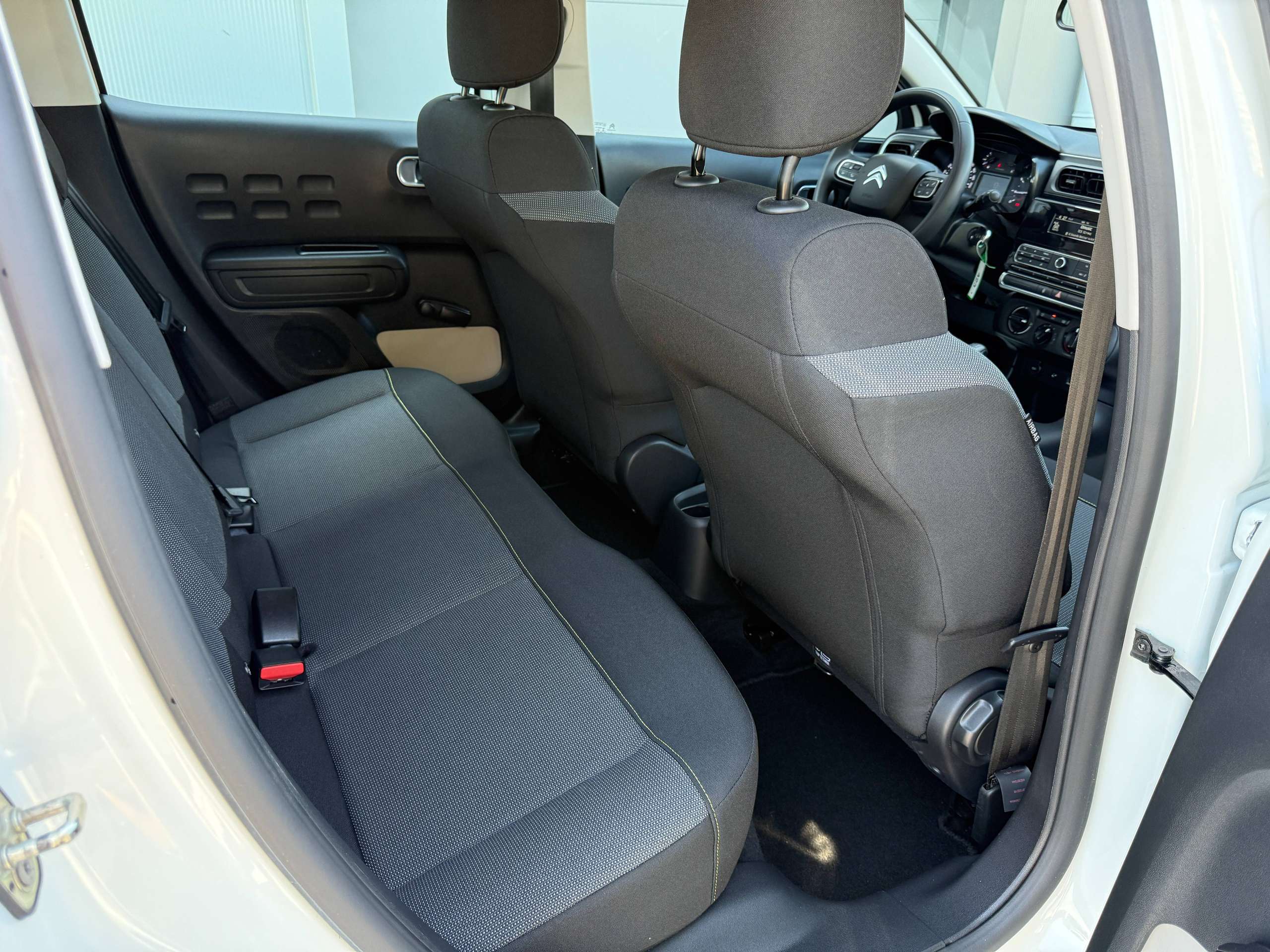 eff3cf91-eedd-44cb-81c7-2a07c7059d5f26-citroen-c3-1-2i-82pk-airbumps-bluetooth-parkeersensoren-airco-carpass.jpg