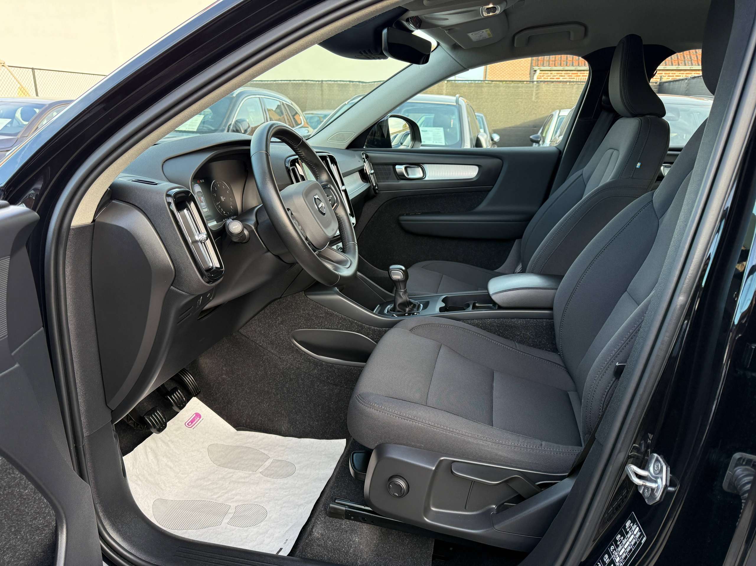 f7c2ce06-7304-449e-a348-ac0695046b3212-volvo-xc40-1-5-t2-129pk-navigatie-camera-full-led-carplay-pdc.jpg