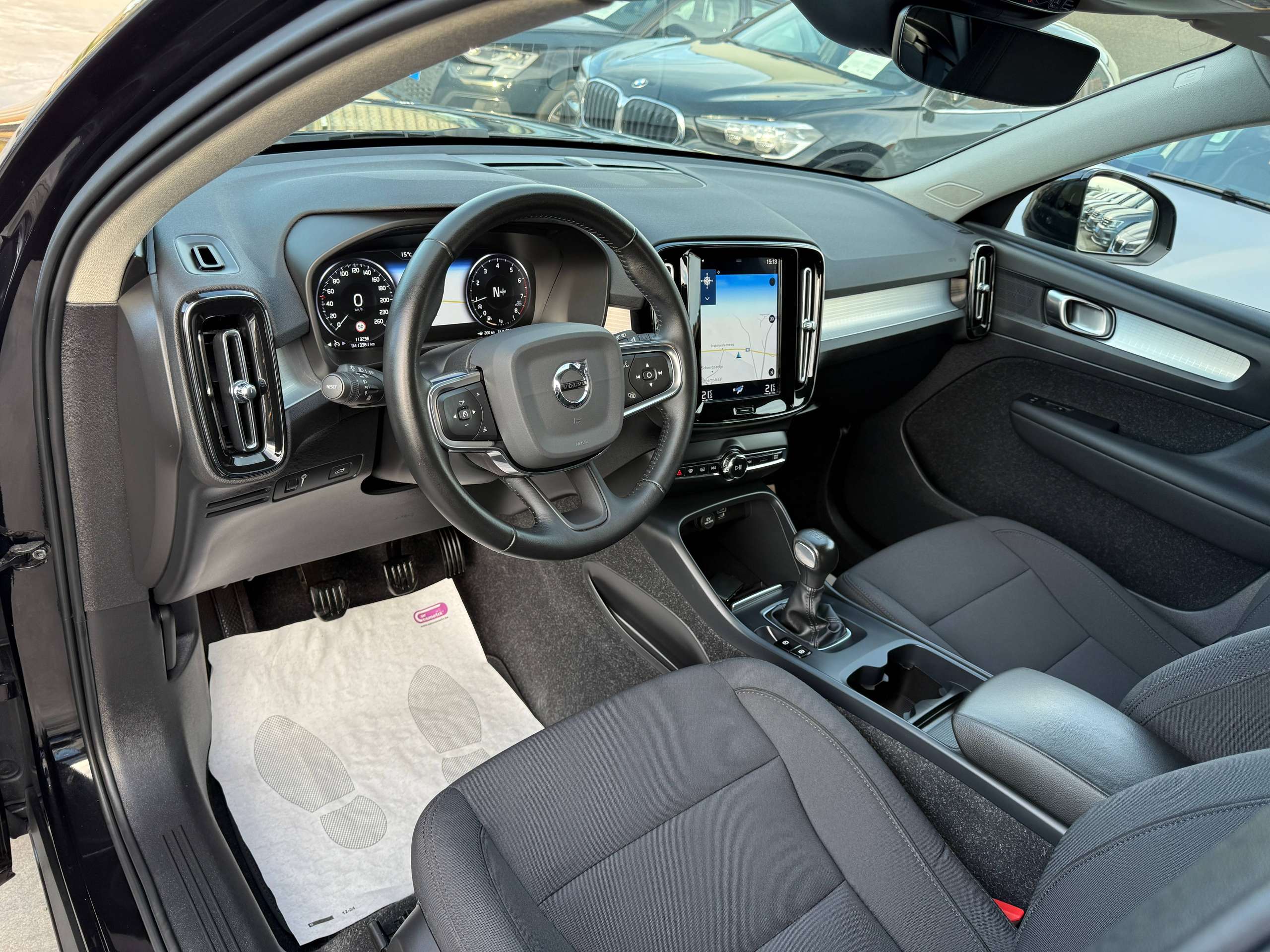 f7c2ce06-7304-449e-a348-ac0695046b3213-volvo-xc40-1-5-t2-129pk-navigatie-camera-full-led-carplay-pdc.jpg