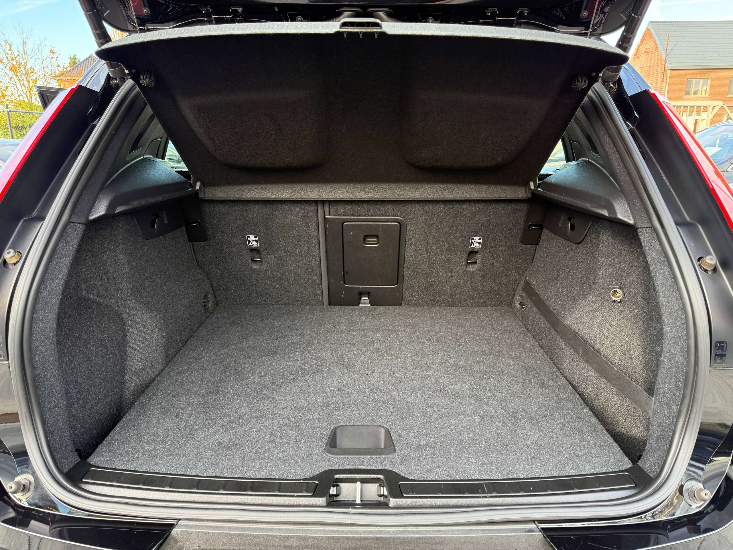 f7c2ce06-7304-449e-a348-ac0695046b3215-volvo-xc40-1-5-t2-129pk-navigatie-camera-full-led-carplay-pdc.jpg