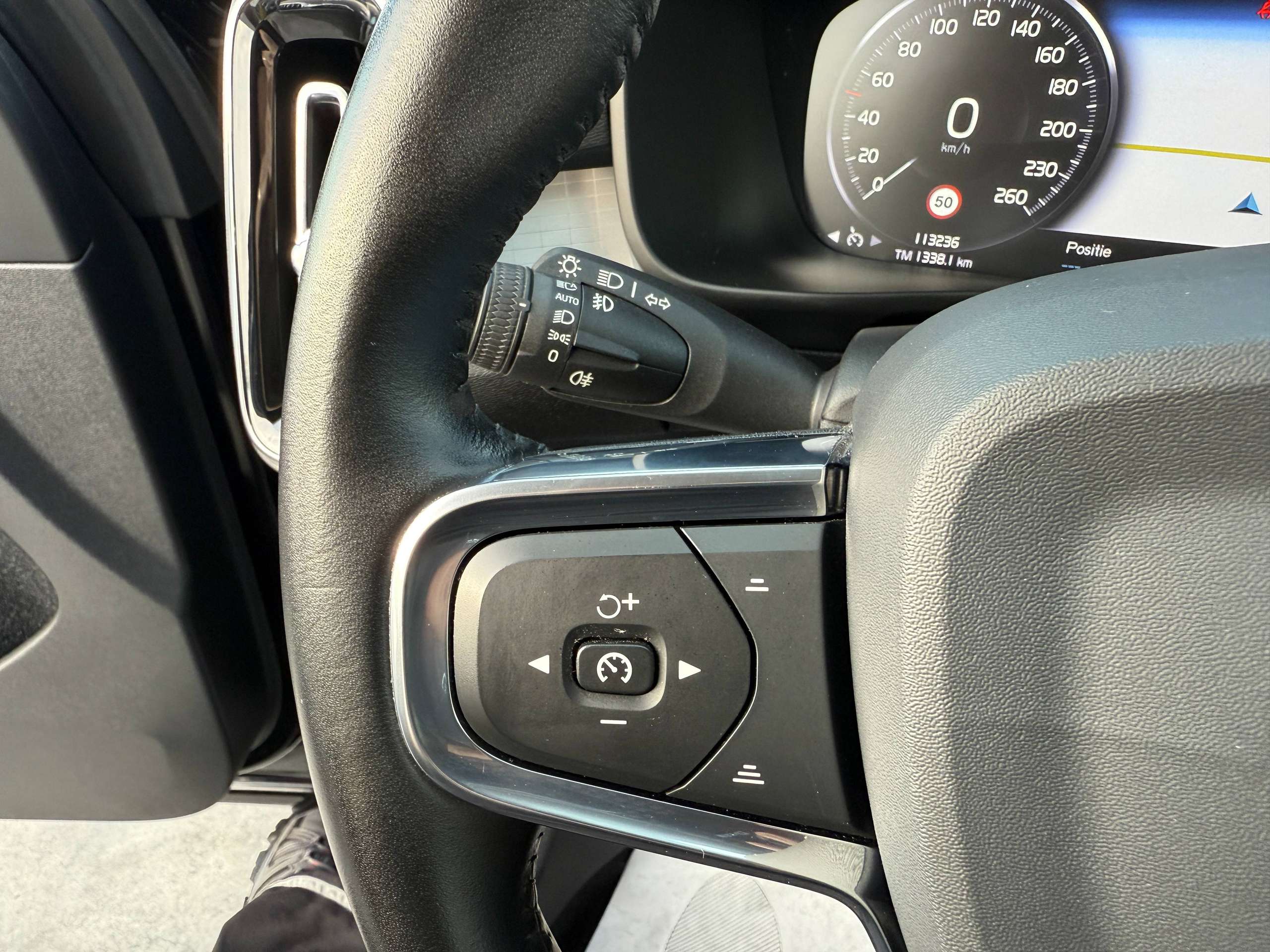 f7c2ce06-7304-449e-a348-ac0695046b3218-volvo-xc40-1-5-t2-129pk-navigatie-camera-full-led-carplay-pdc.jpg
