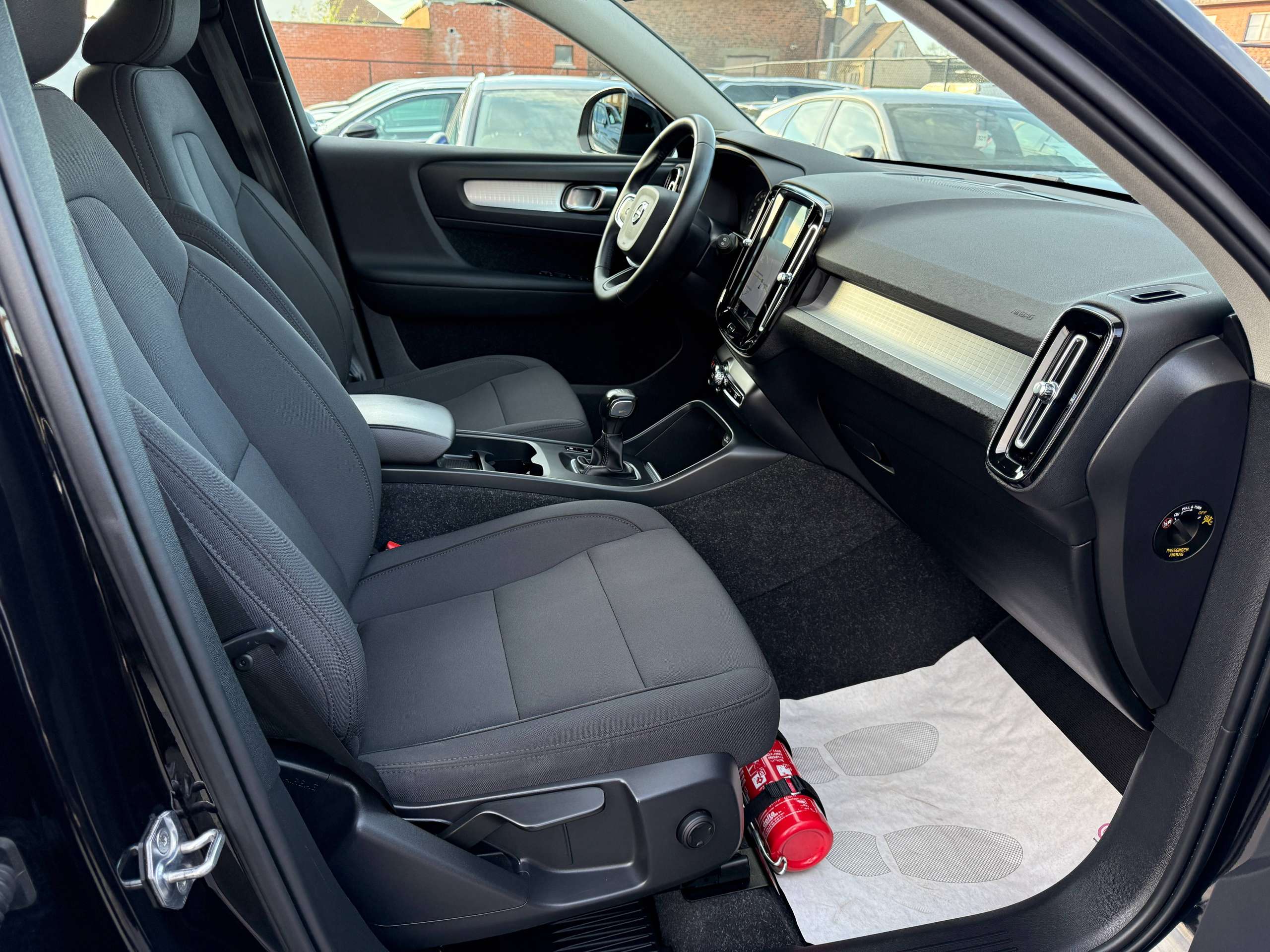 f7c2ce06-7304-449e-a348-ac0695046b3225-volvo-xc40-1-5-t2-129pk-navigatie-camera-full-led-carplay-pdc.jpg
