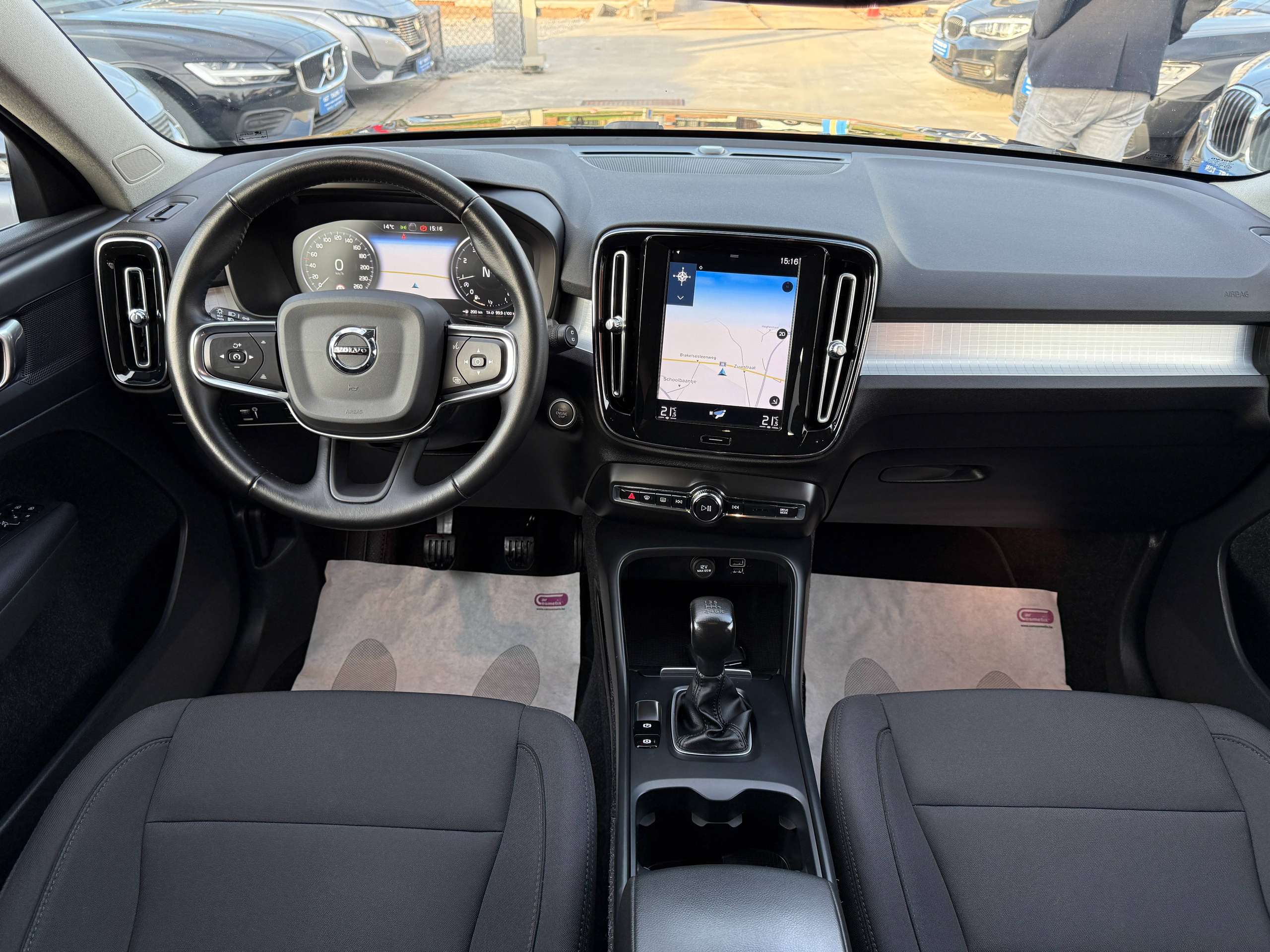 f7c2ce06-7304-449e-a348-ac0695046b3229-volvo-xc40-1-5-t2-129pk-navigatie-camera-full-led-carplay-pdc.jpg