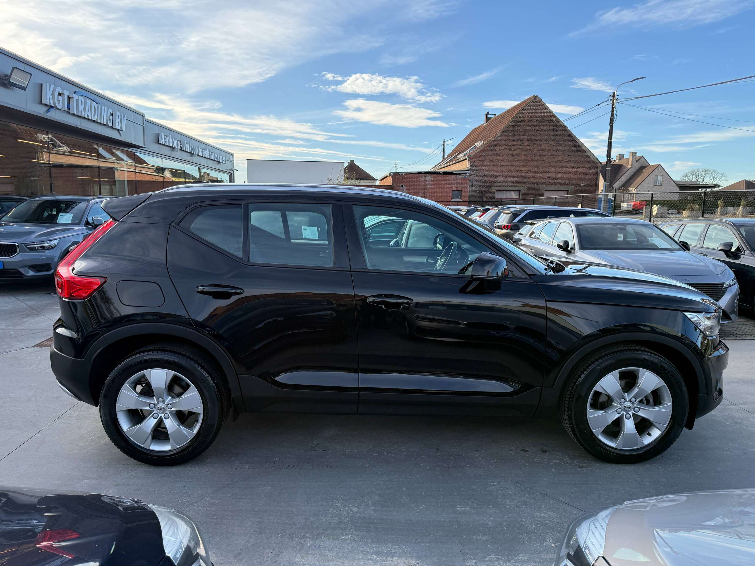 f7c2ce06-7304-449e-a348-ac0695046b324-volvo-xc40-1-5-t2-129pk-navigatie-camera-full-led-carplay-pdc.jpg