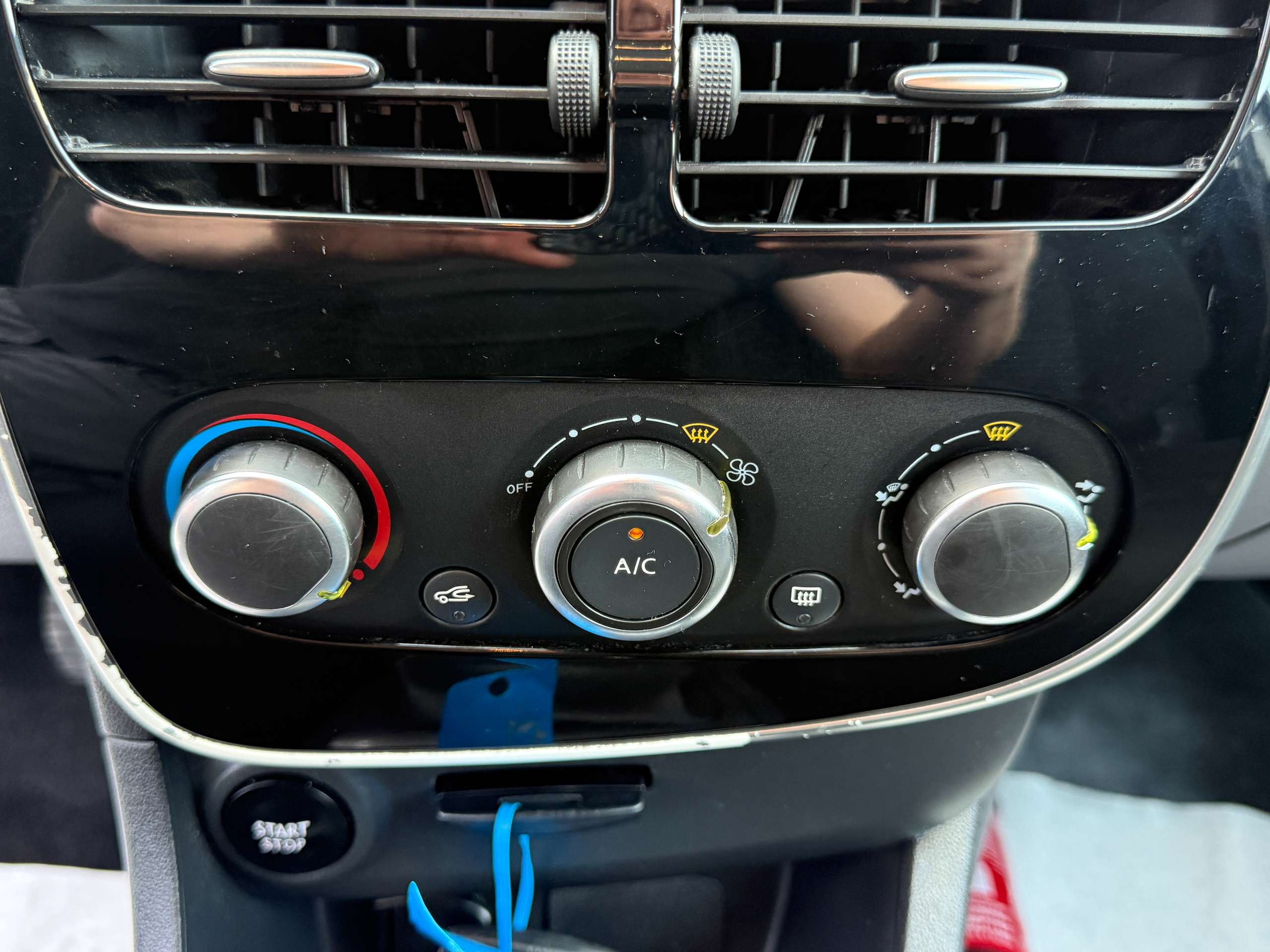 fa86839d-b717-440d-8fc8-458d638edff719-renault-clio-1-2i-limited-break-navigatie-bluetooth-alu-led-airco.jpg