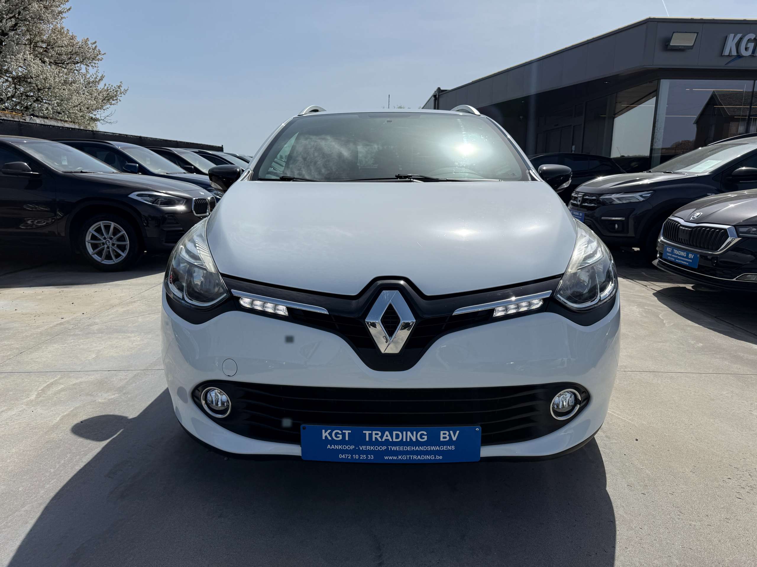 fa86839d-b717-440d-8fc8-458d638edff72-renault-clio-1-2i-limited-break-navigatie-bluetooth-alu-led-airco.jpg