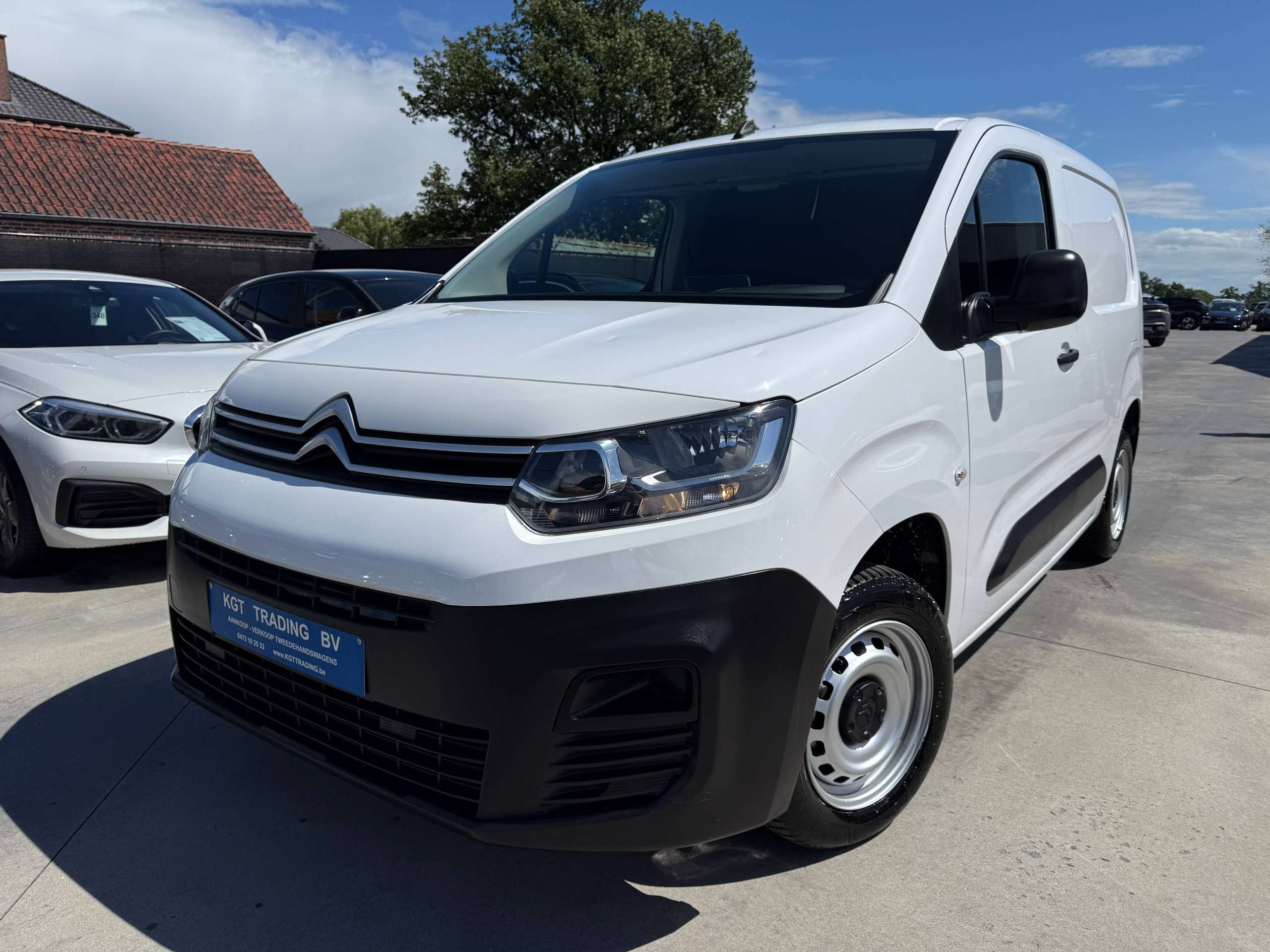fb51072a-05e7-4d35-bf11-506dfee272111-citroen-berlingo-1-2i-3-zit-lichte-vracht-carplay-pdc-bluetooth-airco.jpg