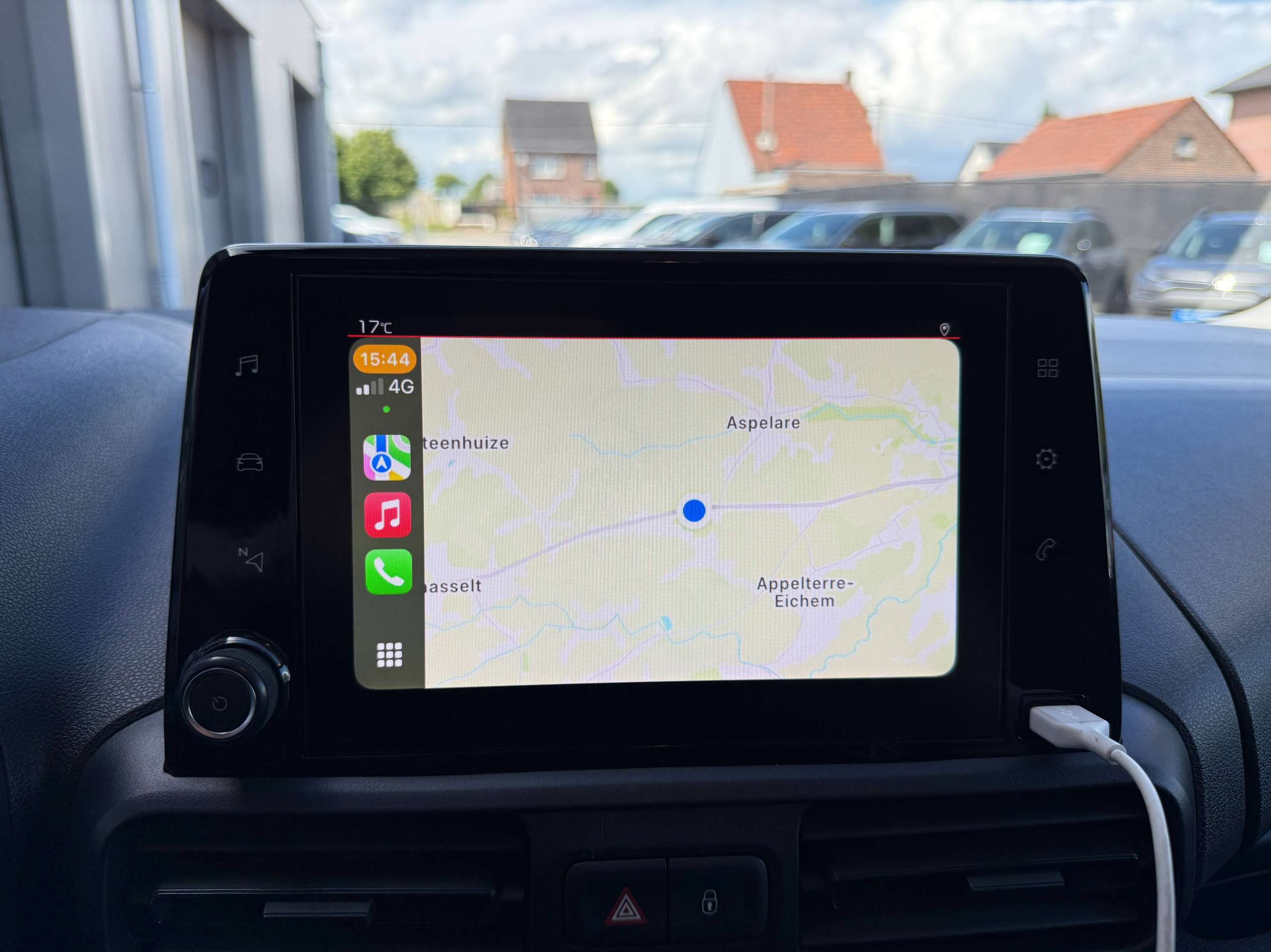fb51072a-05e7-4d35-bf11-506dfee2721122-citroen-berlingo-1-2i-3-zit-lichte-vracht-carplay-pdc-bluetooth-airco.jpg