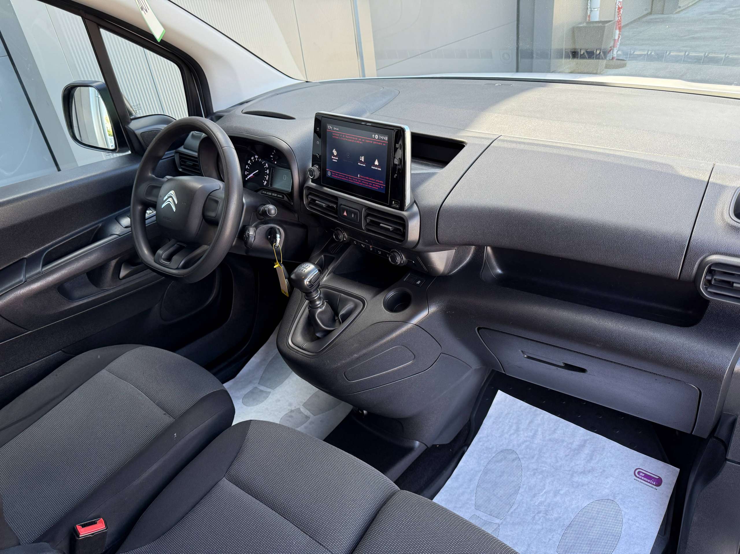 fb51072a-05e7-4d35-bf11-506dfee2721124-citroen-berlingo-1-2i-3-zit-lichte-vracht-carplay-pdc-bluetooth-airco.jpg