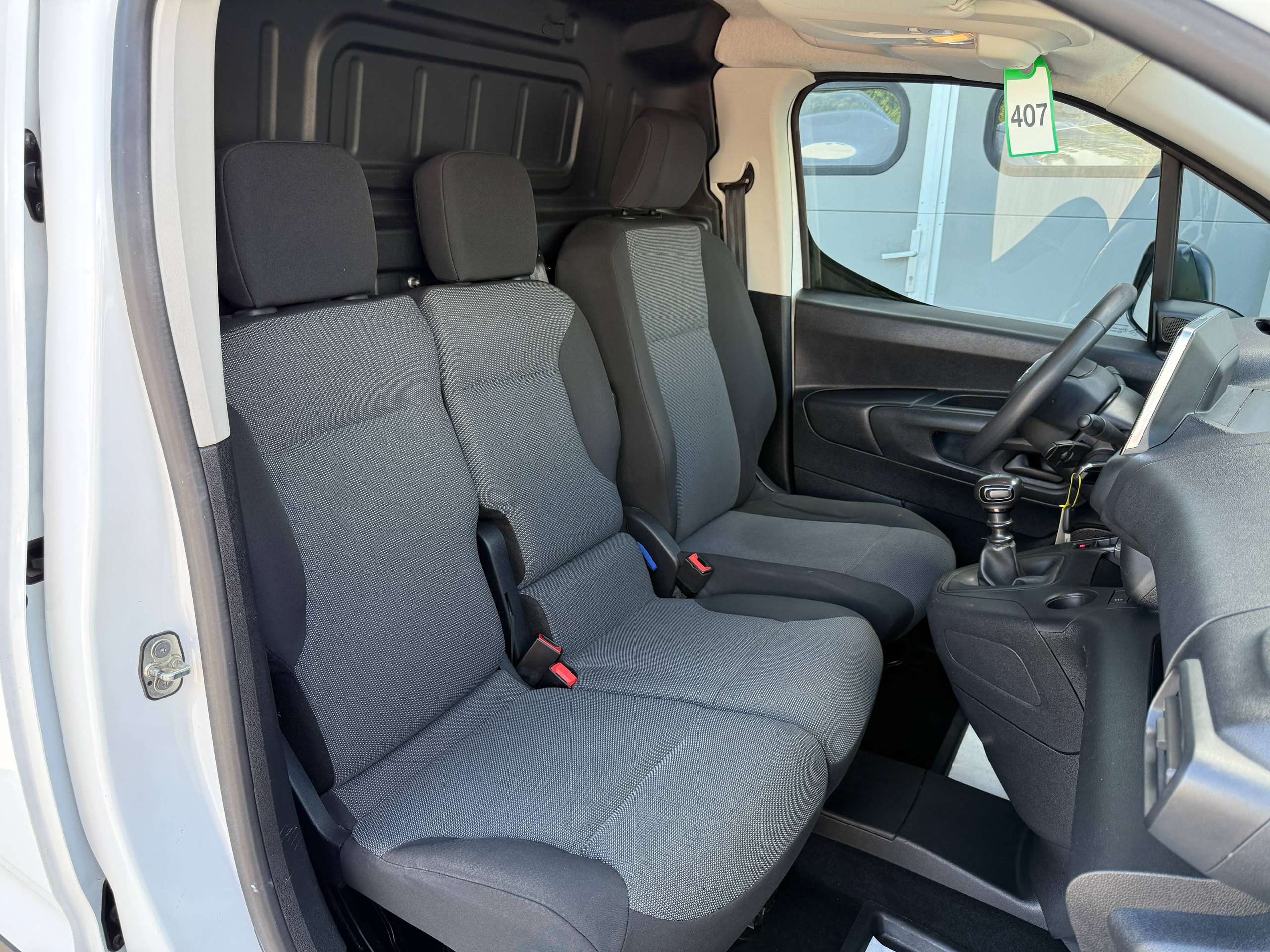 fb51072a-05e7-4d35-bf11-506dfee2721125-citroen-berlingo-1-2i-3-zit-lichte-vracht-carplay-pdc-bluetooth-airco.jpg